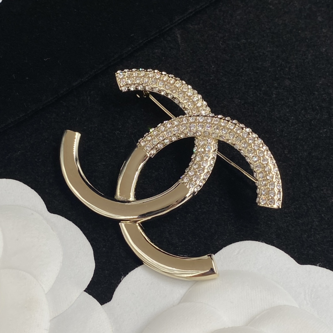 Chanel Half Diamond Brooch - Rep Fashion™