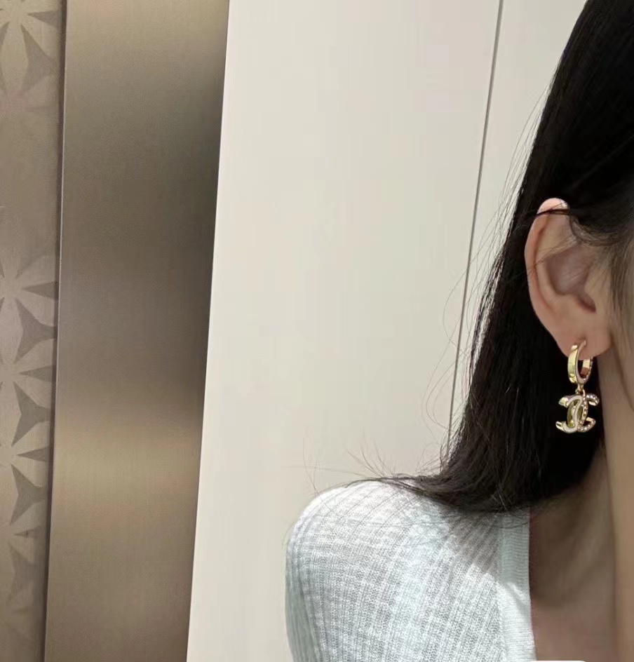 Chanel Half Enamel Half Diamond Double C Earrings - Rep Fashion™