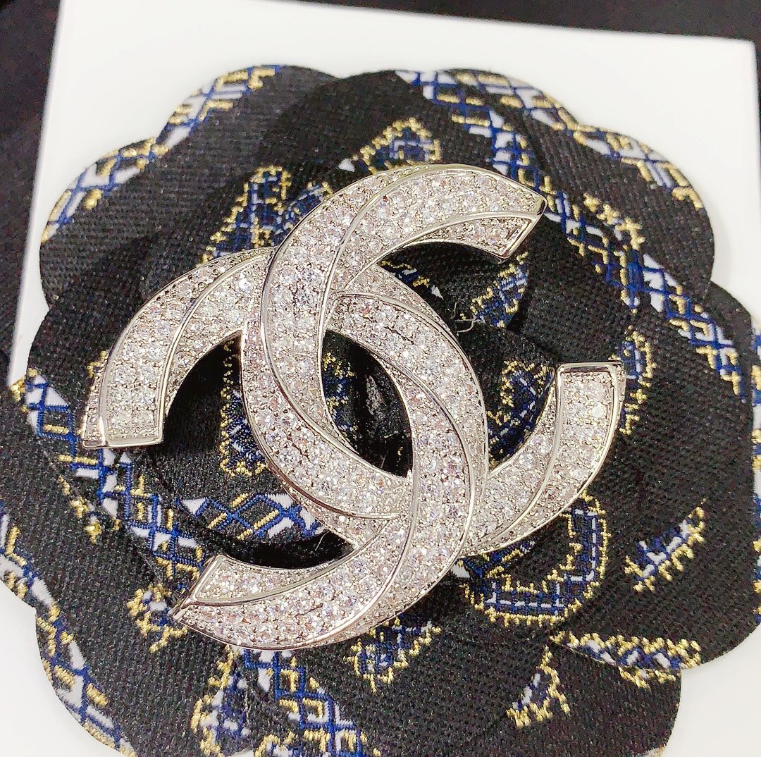 Chanel Super Sparkling Diamond Paved Brooch - Rep Fashion™