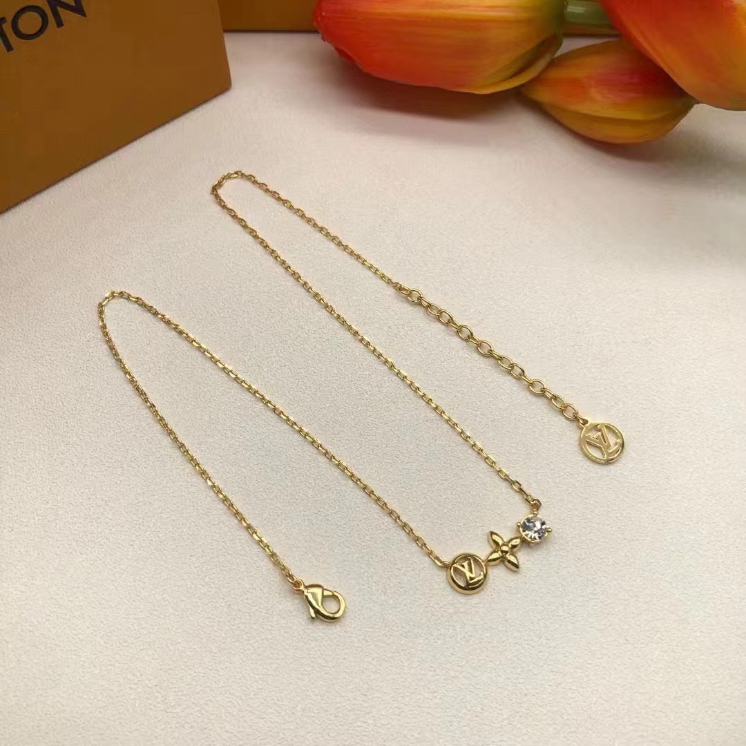 Louis Vuitton LV Clover Diamond Pendant Necklace - Rep Fashion™
