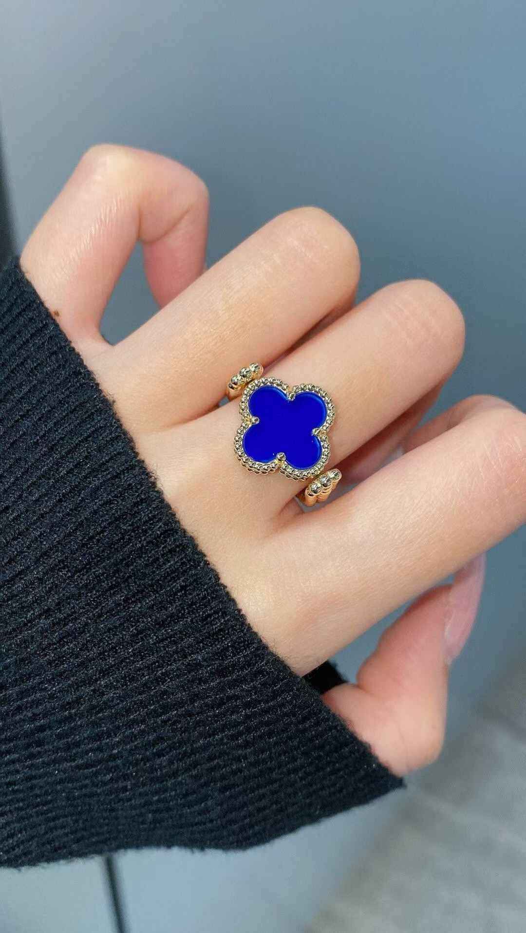 VCA Vintage Alhambra Reversible Ring, Yellow Gold, Blue Agate, Diamond - Rep Fashion™