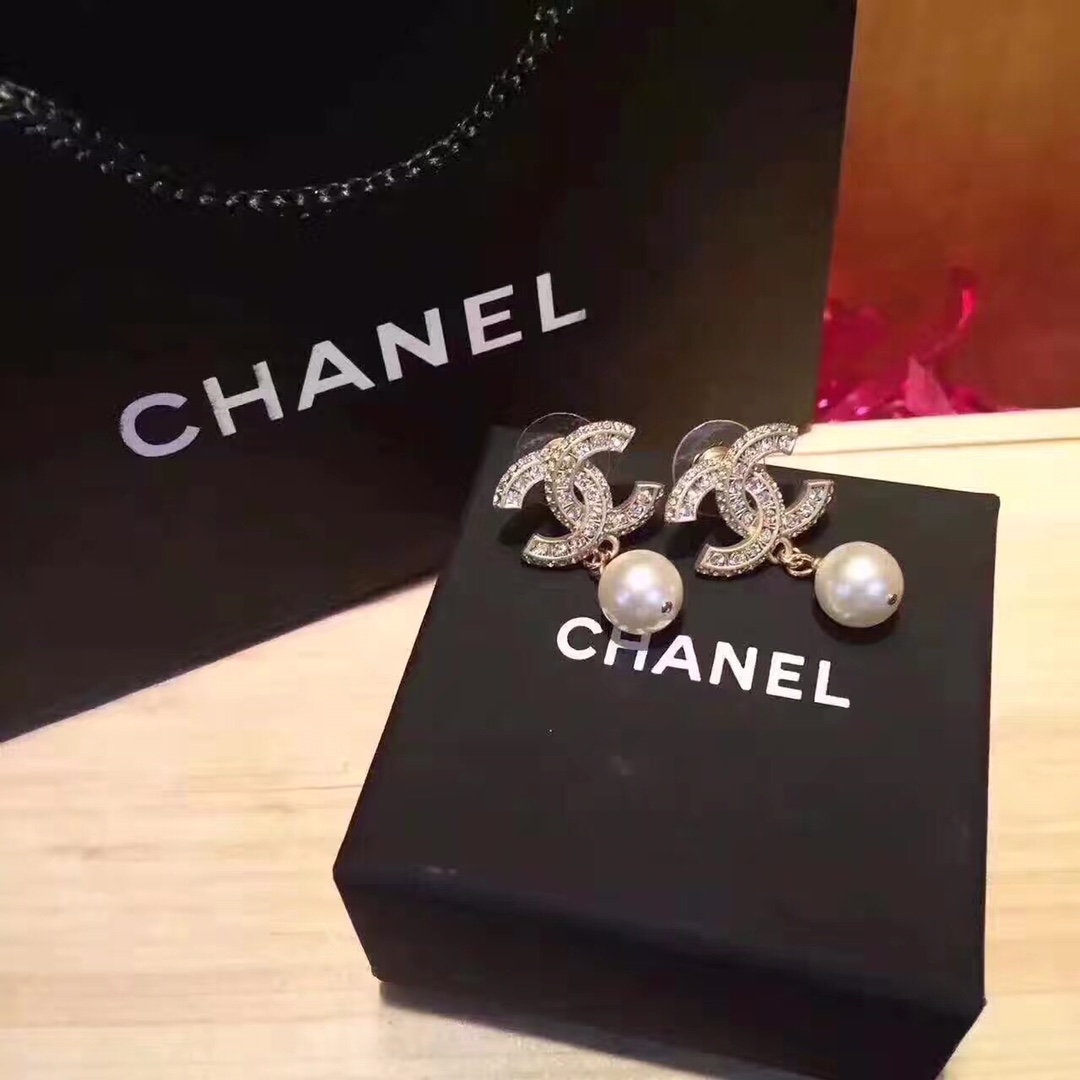 Chanel Classic Silver CC Pearl Dangle Earrings - Rep Fashion™