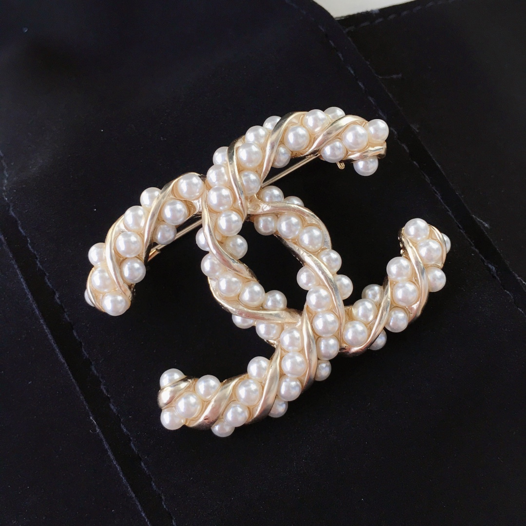 Chanel Pearl Wrap Gold Twist CC Brooch - Rep Fashion™