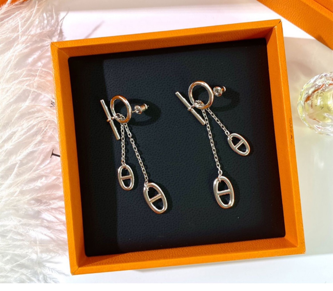 Hermes Pig Nose Tassel Earrings - Rep Fashion™