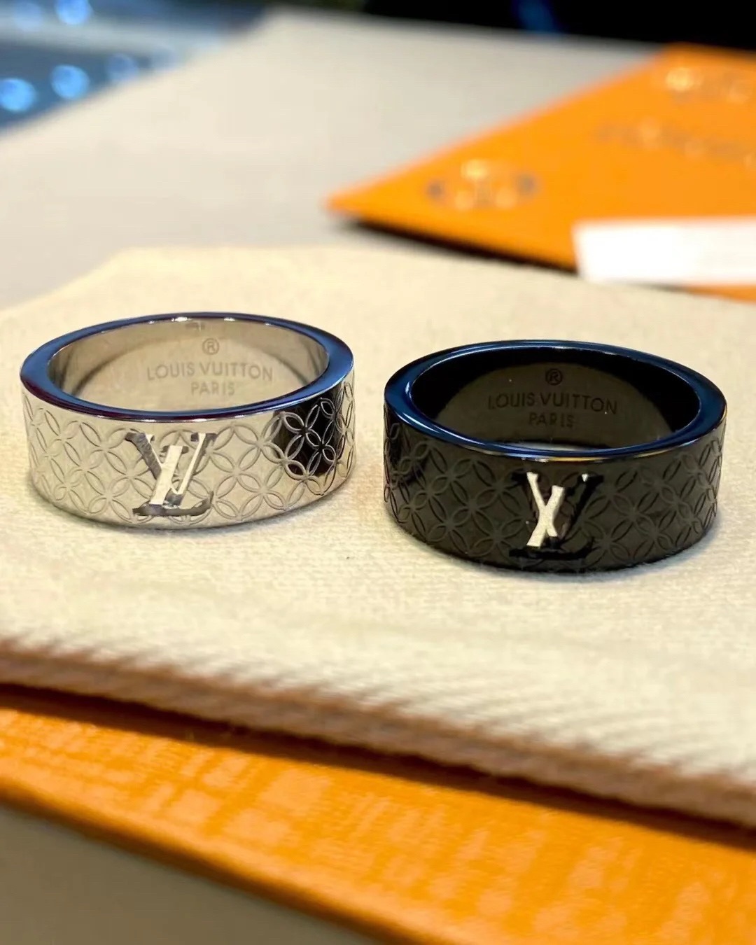 Louis Vuitton Patent Wide Men's Ring - Rep Fashion™