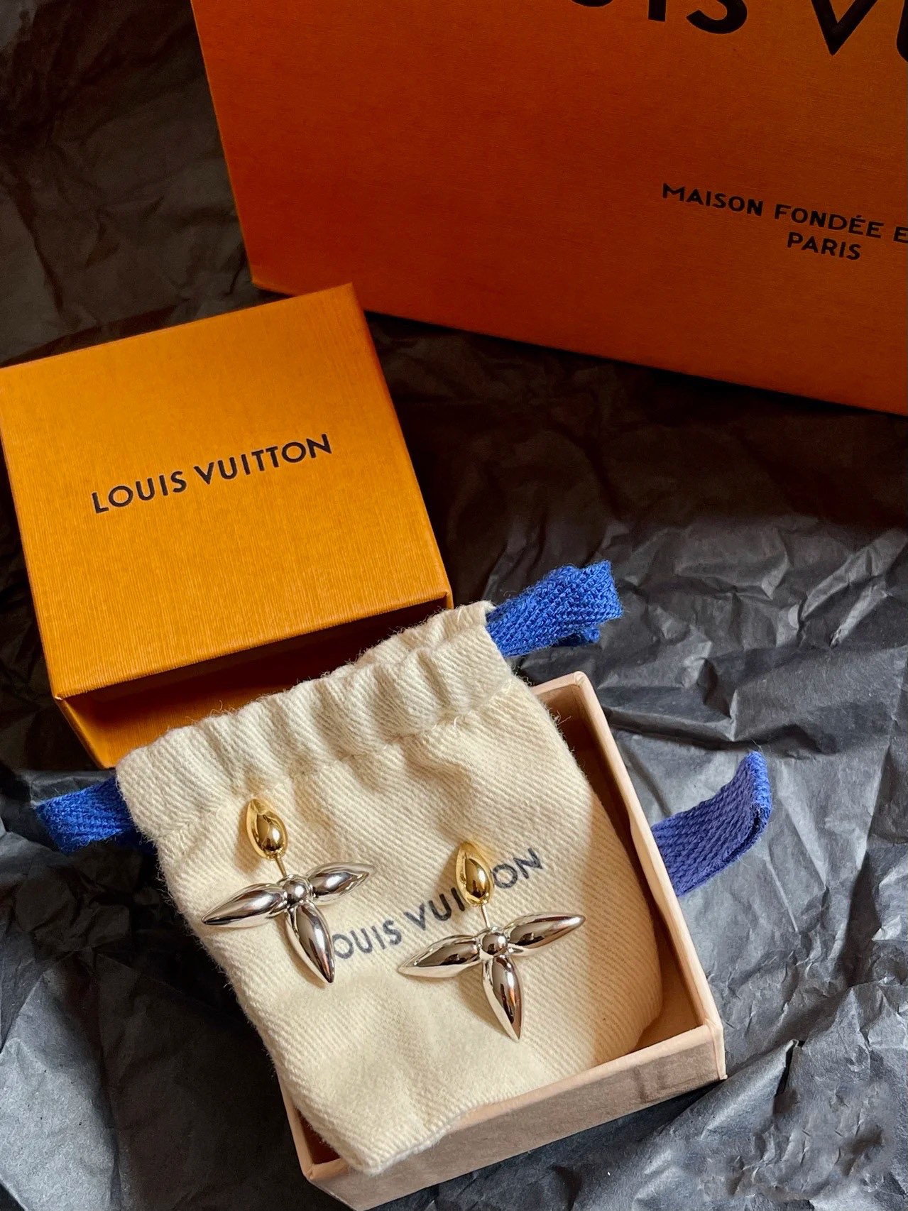 Louis Vuitton Mixed Metal Color Blossom Louisette Earrings - Rep Fashion™