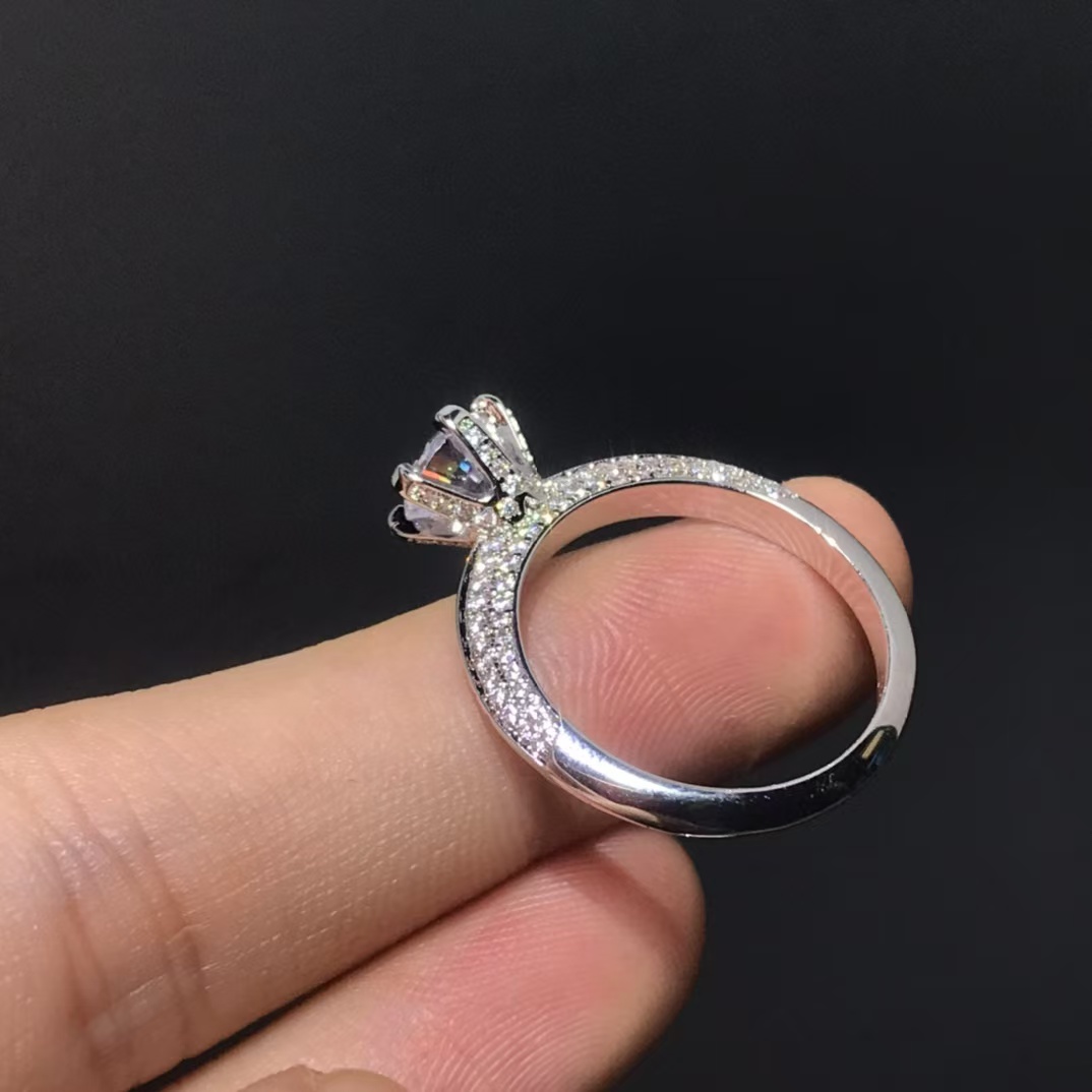 Tiffany Classic Single Diamond Ring - Rep Fashion™