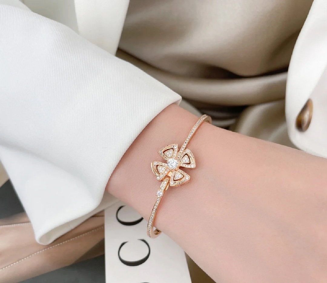 Dupe Bvlgari Fiorever Bracelet Rose Gold Flower Bangle - Rep Fashion™