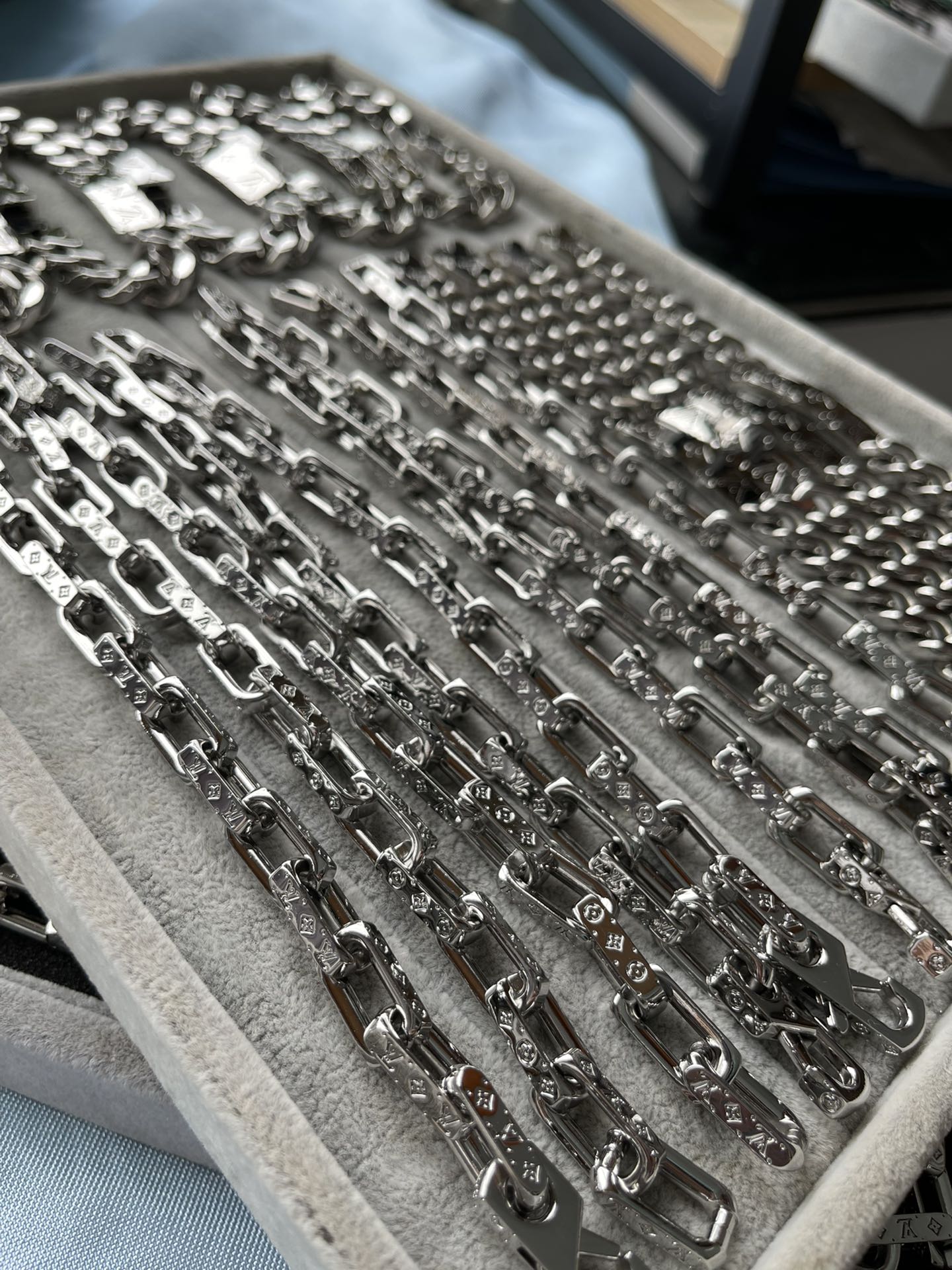 Louis Vuitton Silver Chunky Mens Bracelet - Rep Fashion™