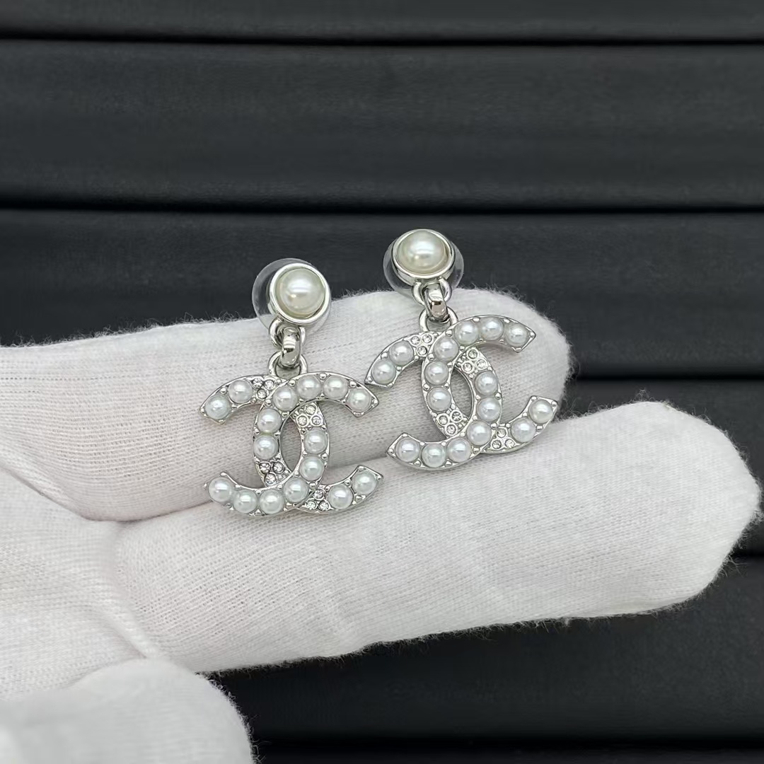 Chanel Pearl Double C Earrings - Rep Fashion™