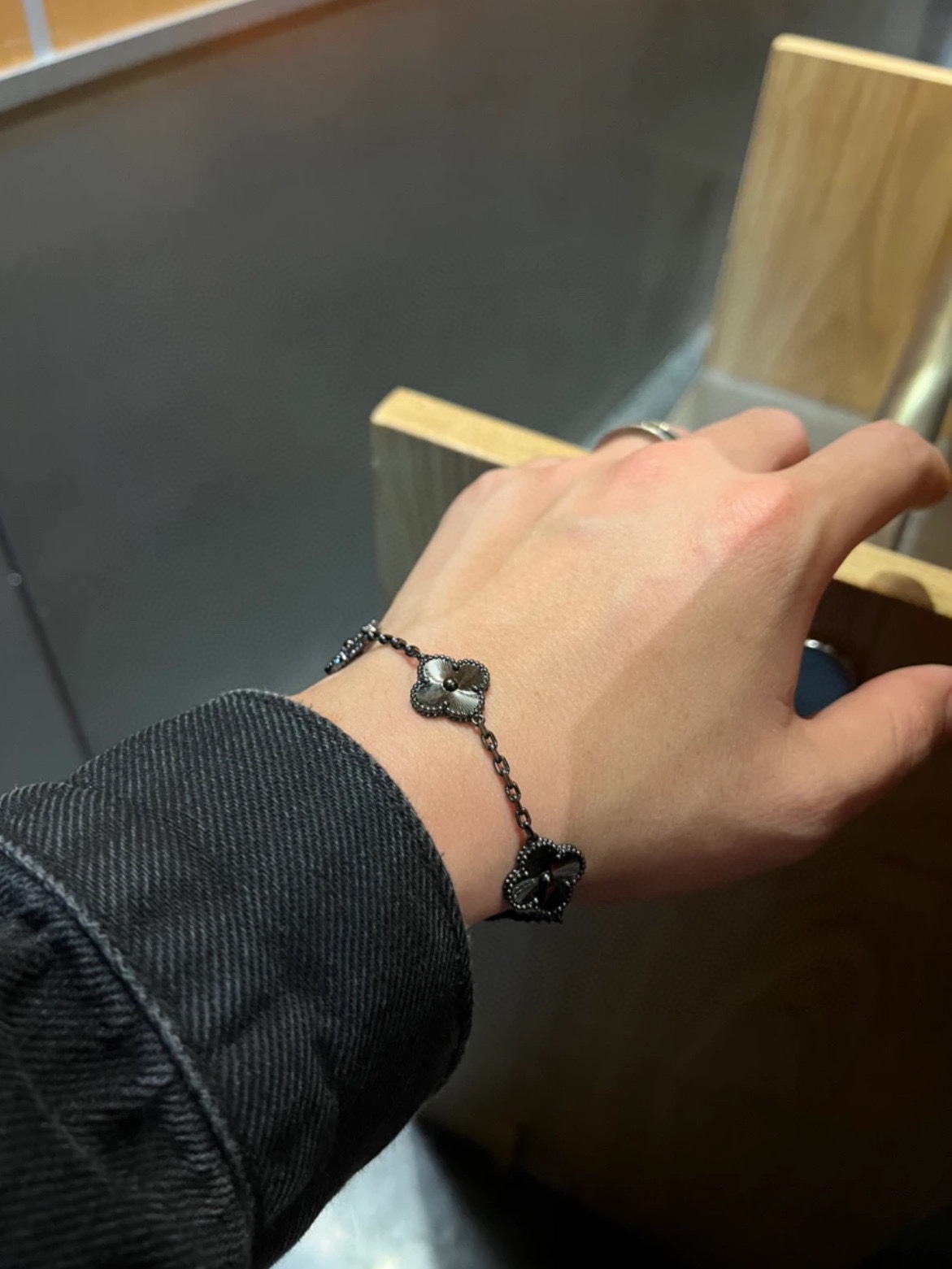 VCA Darth Vader Black Vintage Alhambra 5 Motifs Bracelet - Rep Fashion™