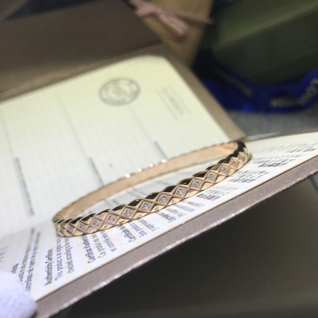 Chanel Coco Crush Rhombic Diamond Paved Bangle Bracelet - Rep Fashion™