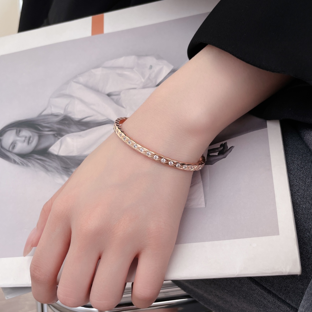 Chanel Coco Crush Full Diamond Paved Bangle Bracelet - Narrow Version - Rep Fashion™