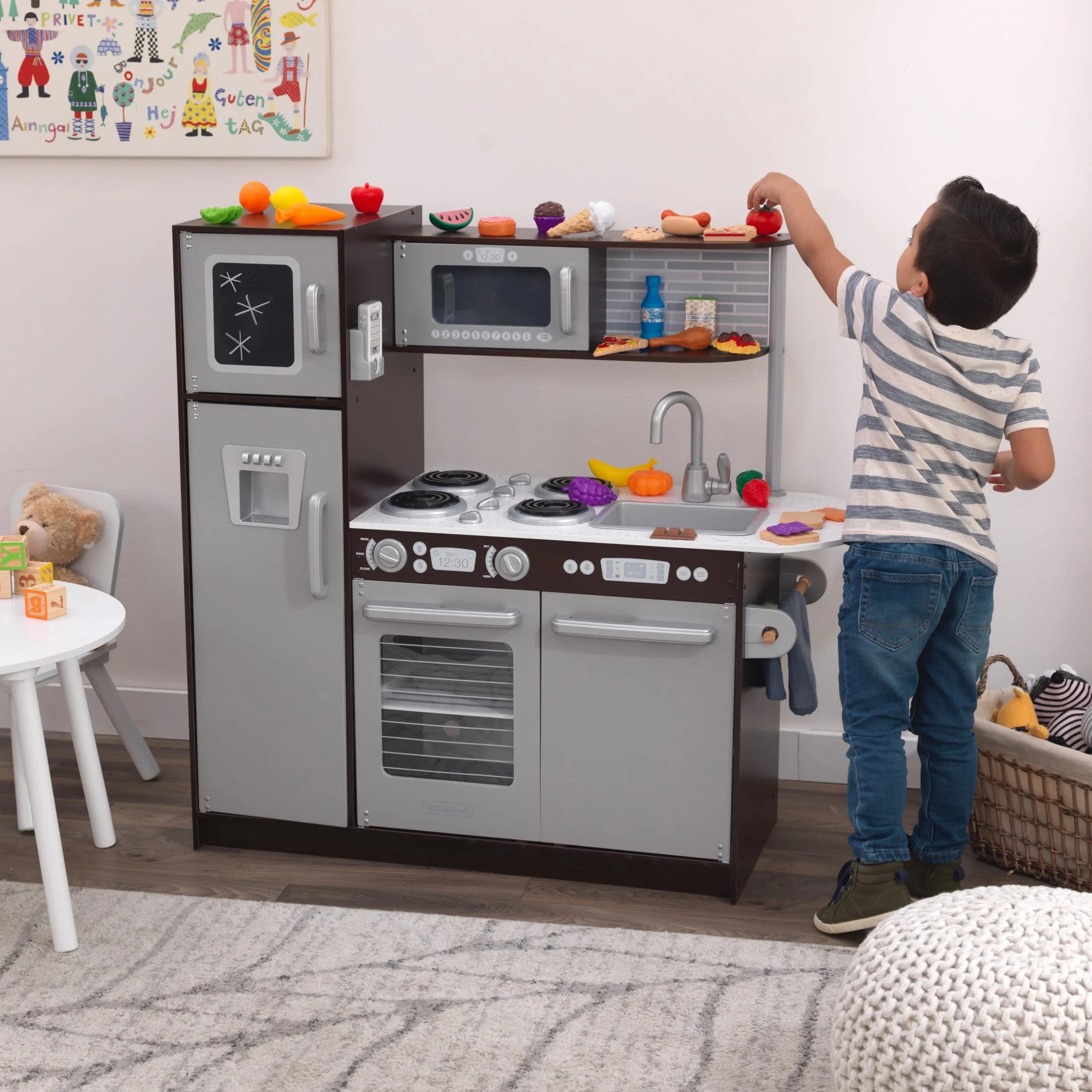 Cocina de Juguete KidKraft Uptown Espresso de Madera con 30 Accesorios de Comida de Juguete