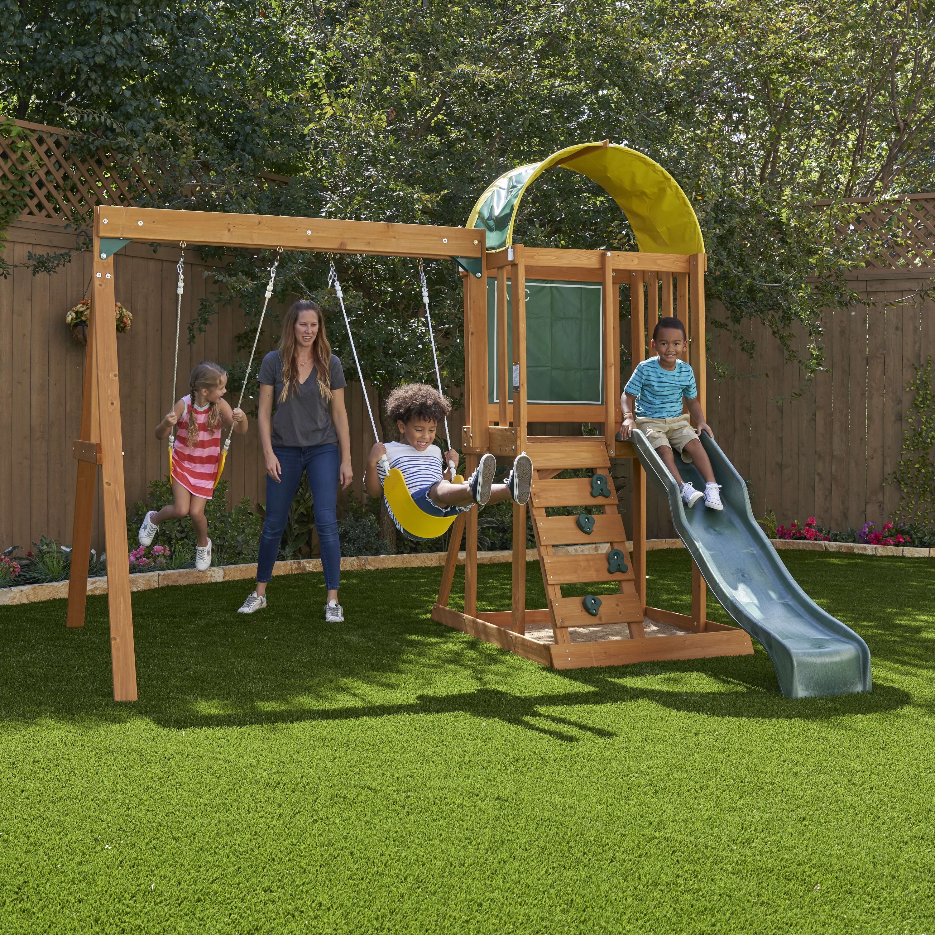 2024 KidKraft Ainsley Conjunto de Columpios de Madera para Exterior con Resbaladilla y Pared de Escalada