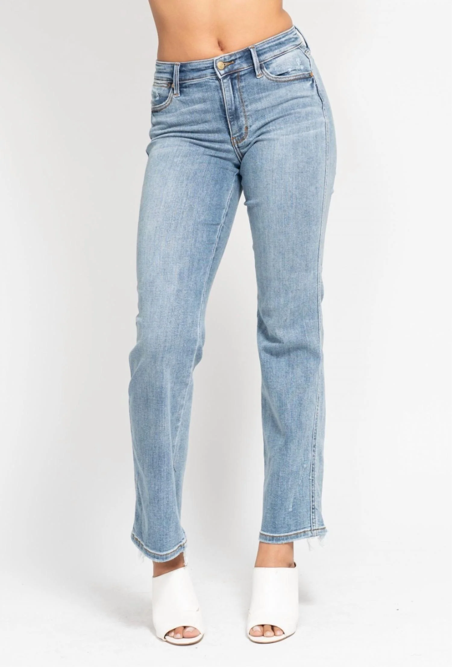 Mid Rise Dad Jean In Light Wash