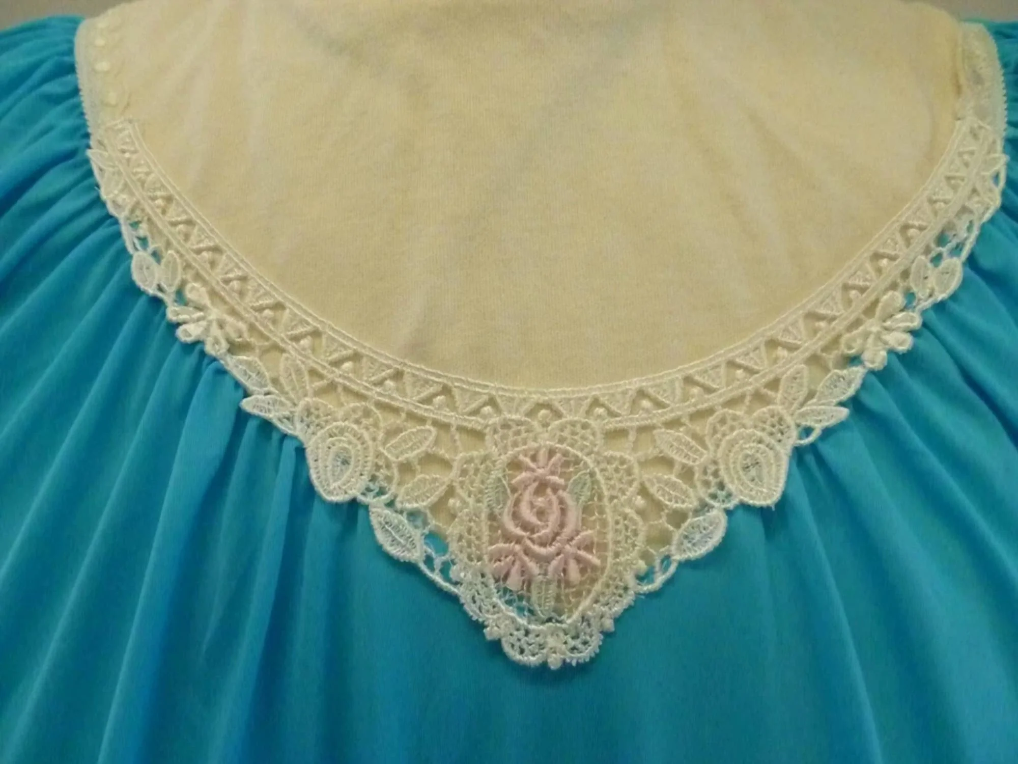 Cameo Short Nightgown In Turquoise