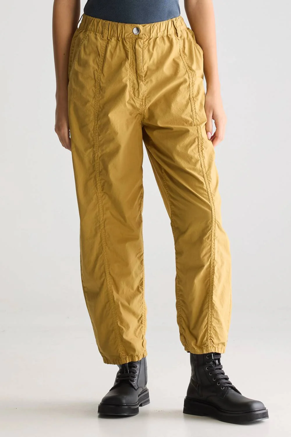 Wesly Relaxed Trousers In Pale Khaki