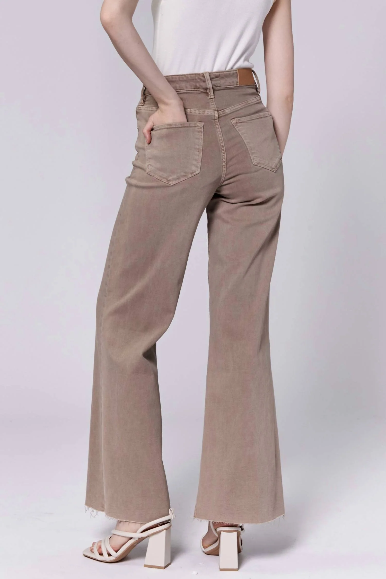 Fiona High Rise Wide Leg Jeans In Mink