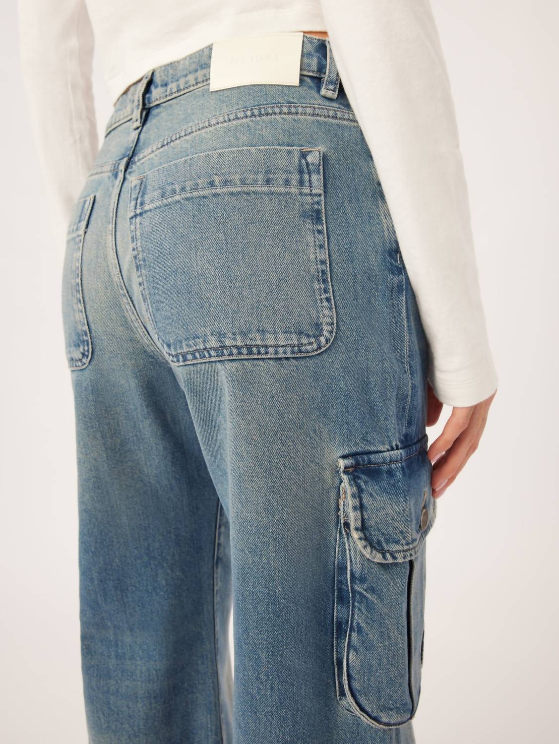 Zoie Wide Leg Cargo Low Rise Jeans In Blue