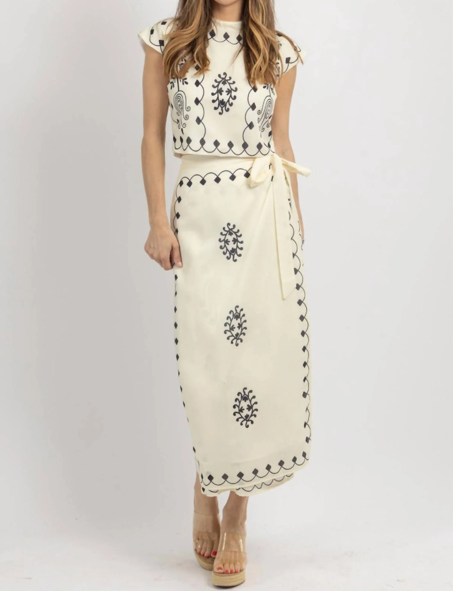 Kamora Skirt Set In Ivory