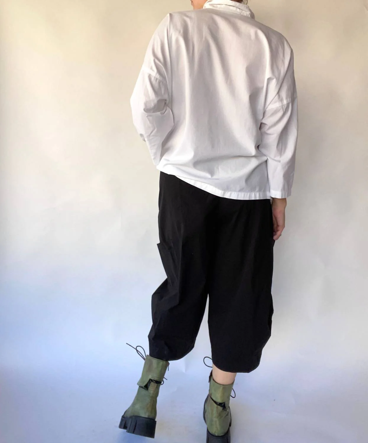 Snap Front Wide Leg Pants In Black