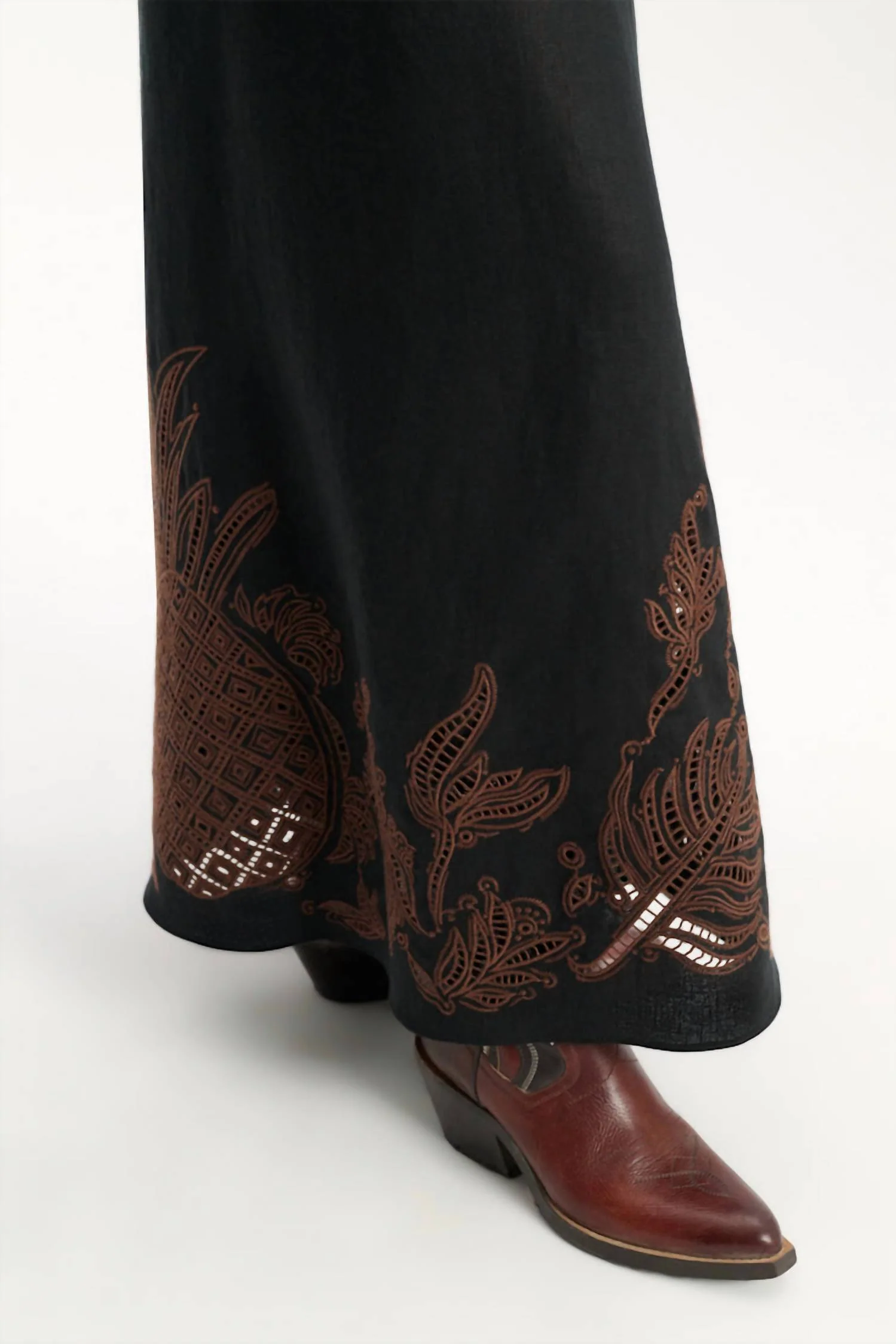 Exquisite Luxury Skirt In Pure Black