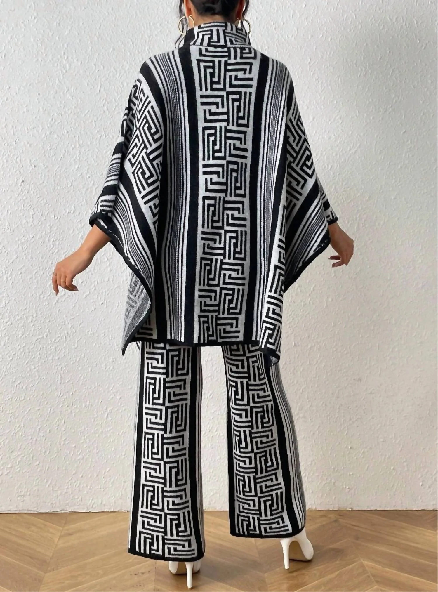 Geo Pattern Poncho Set In Black/white