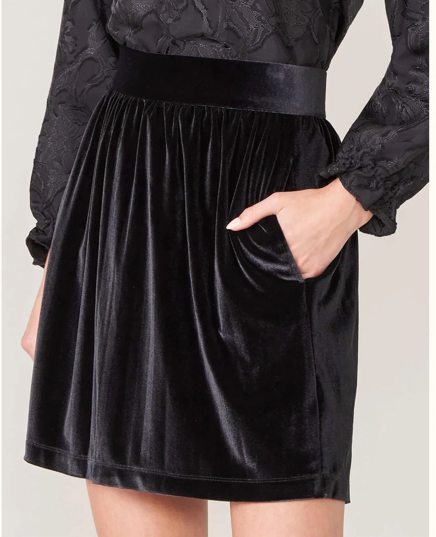 Gianna Stretch Velvet Skirt In Black
