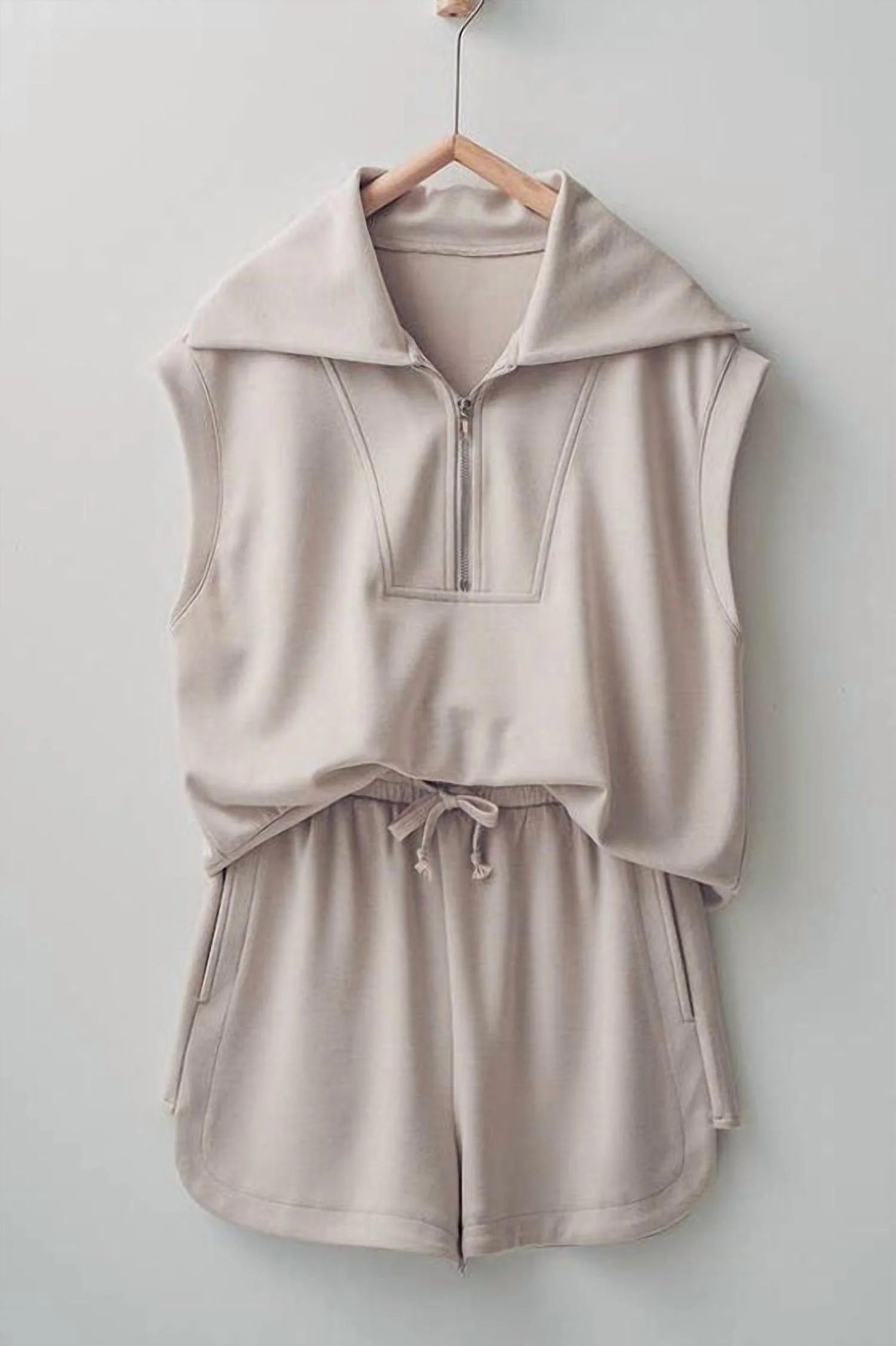 Triumph Short Set In Stone