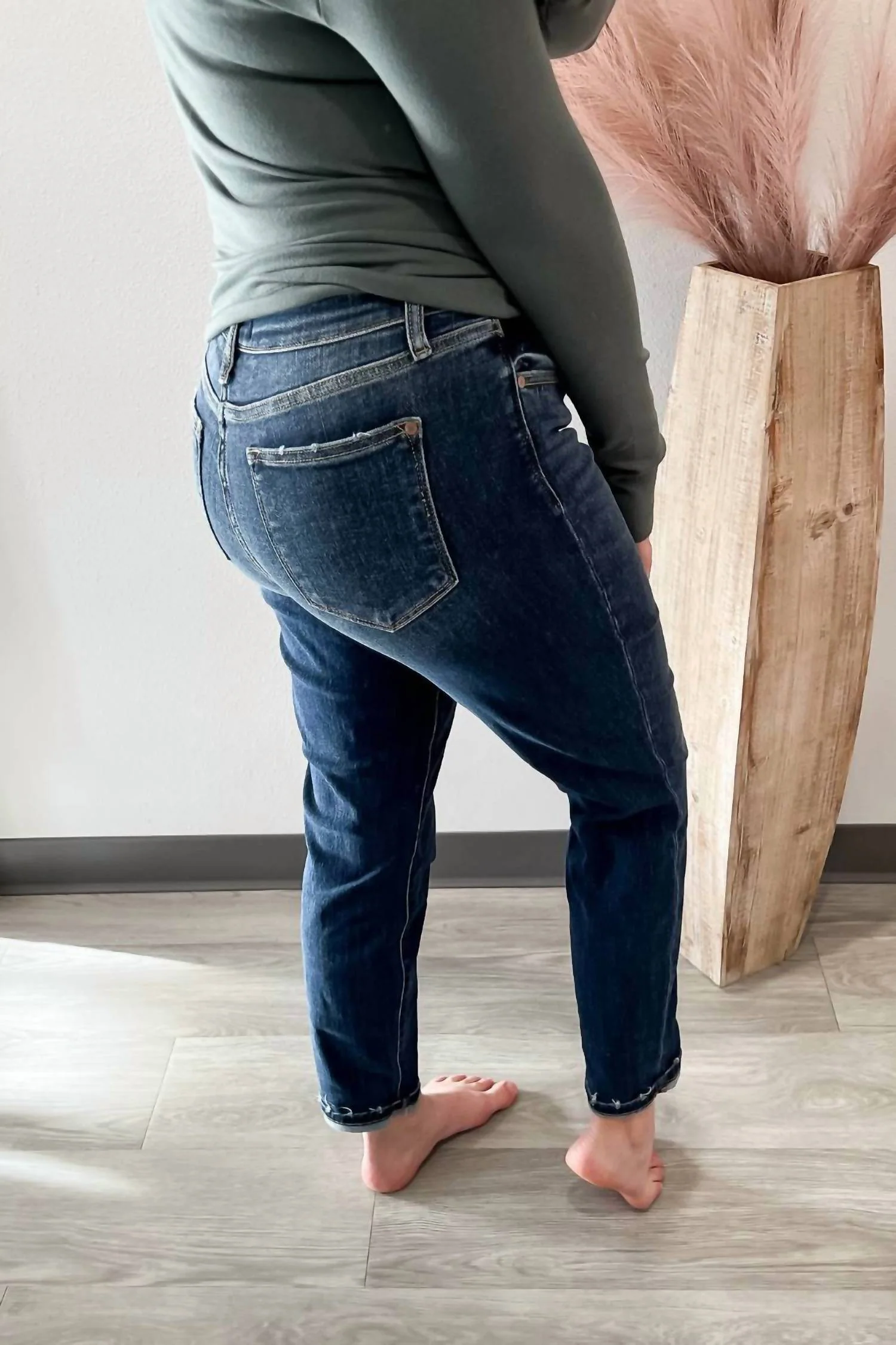 Mid Rise Cuffed Boyfriend Jeans In Dark Was