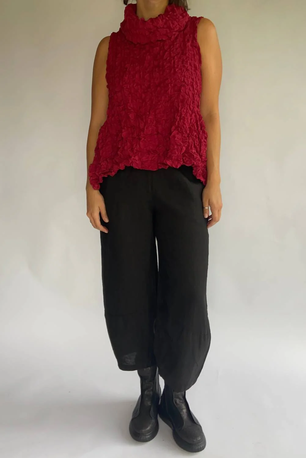 Linen Pull-On Lantern Pants In Black