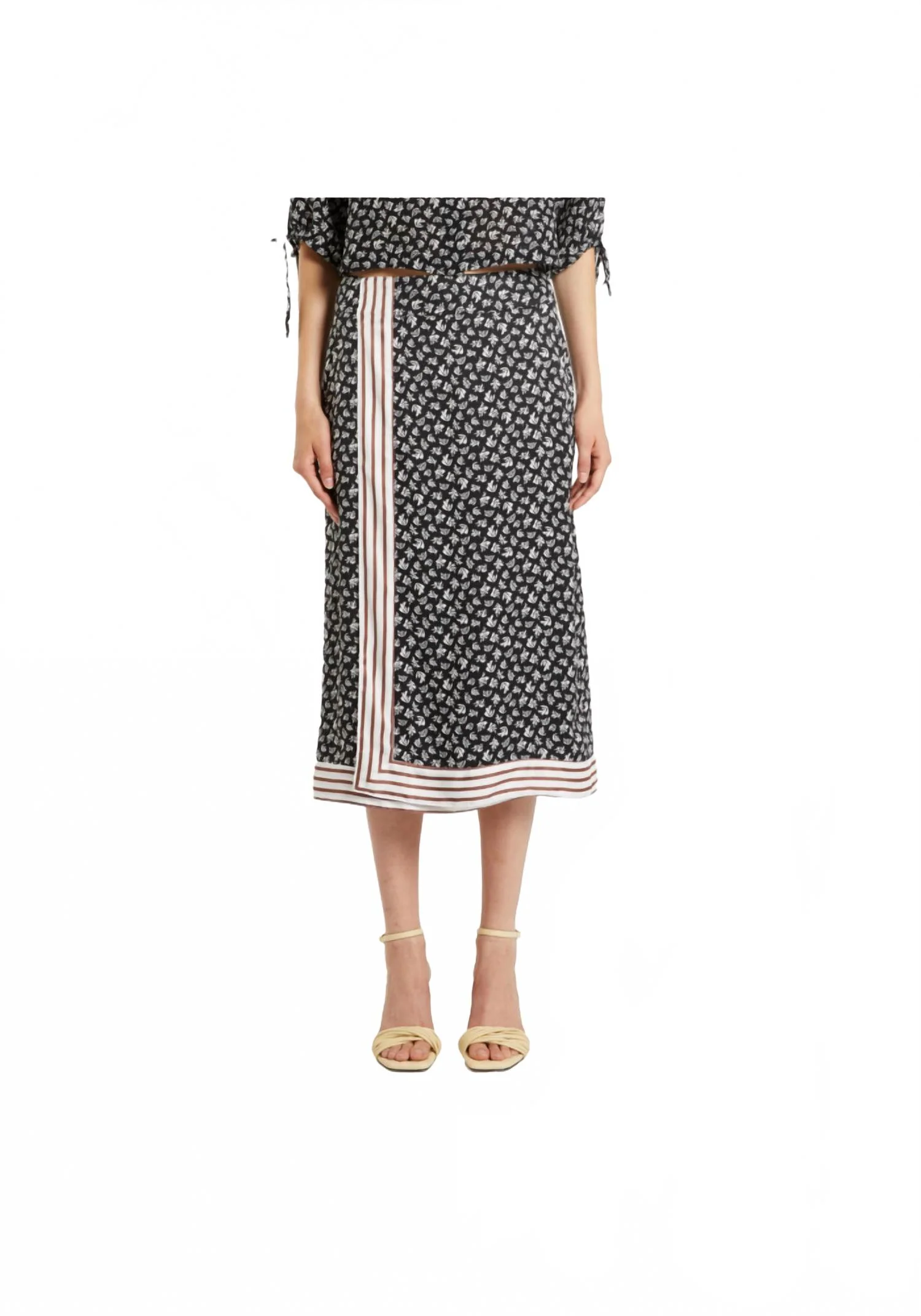 Iside In Black Leaf Print