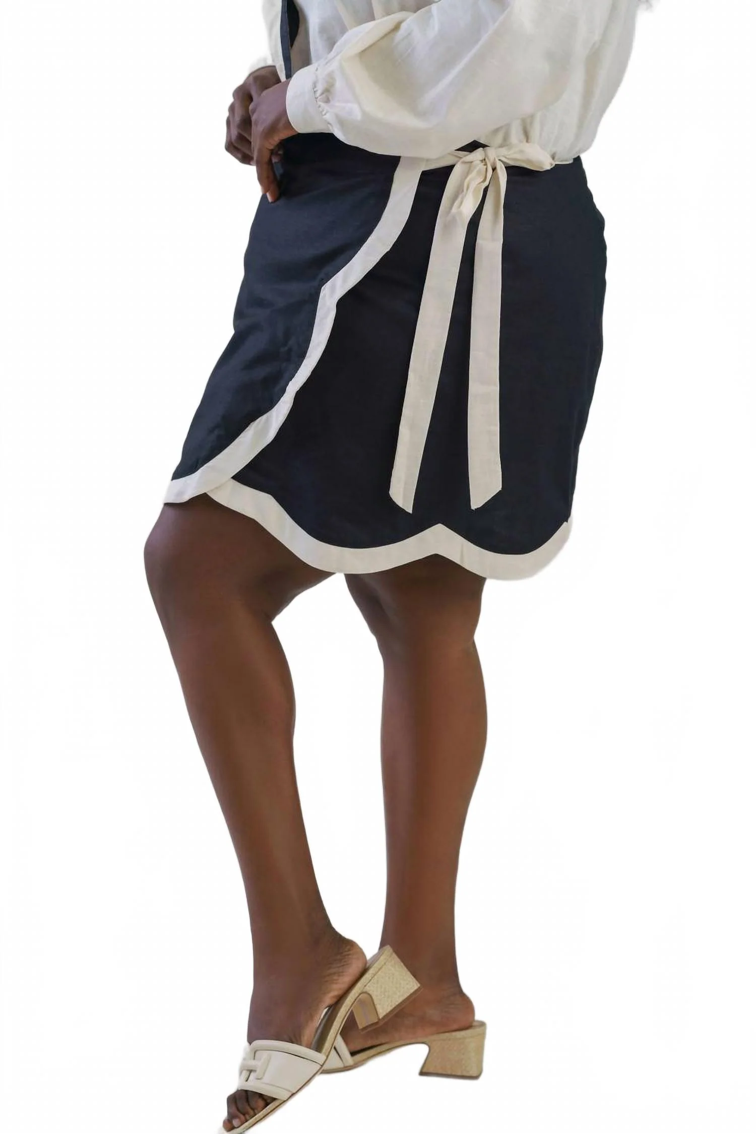 Mono Scallop Mini Jaspre Skirt - Plus In Black