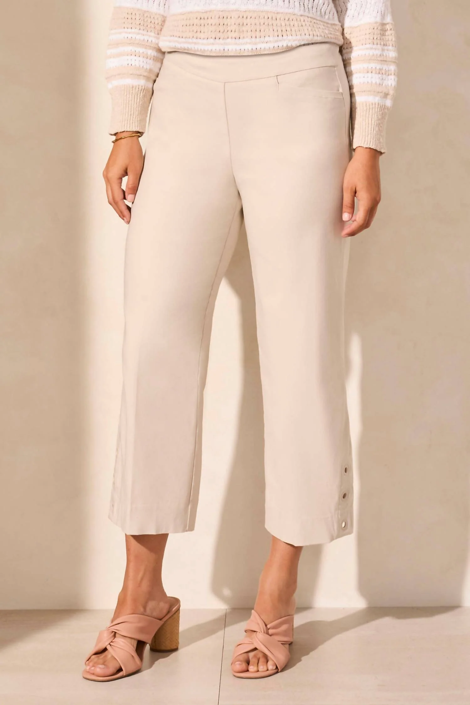 Eyelet Detail Pull On Capri In French Oak