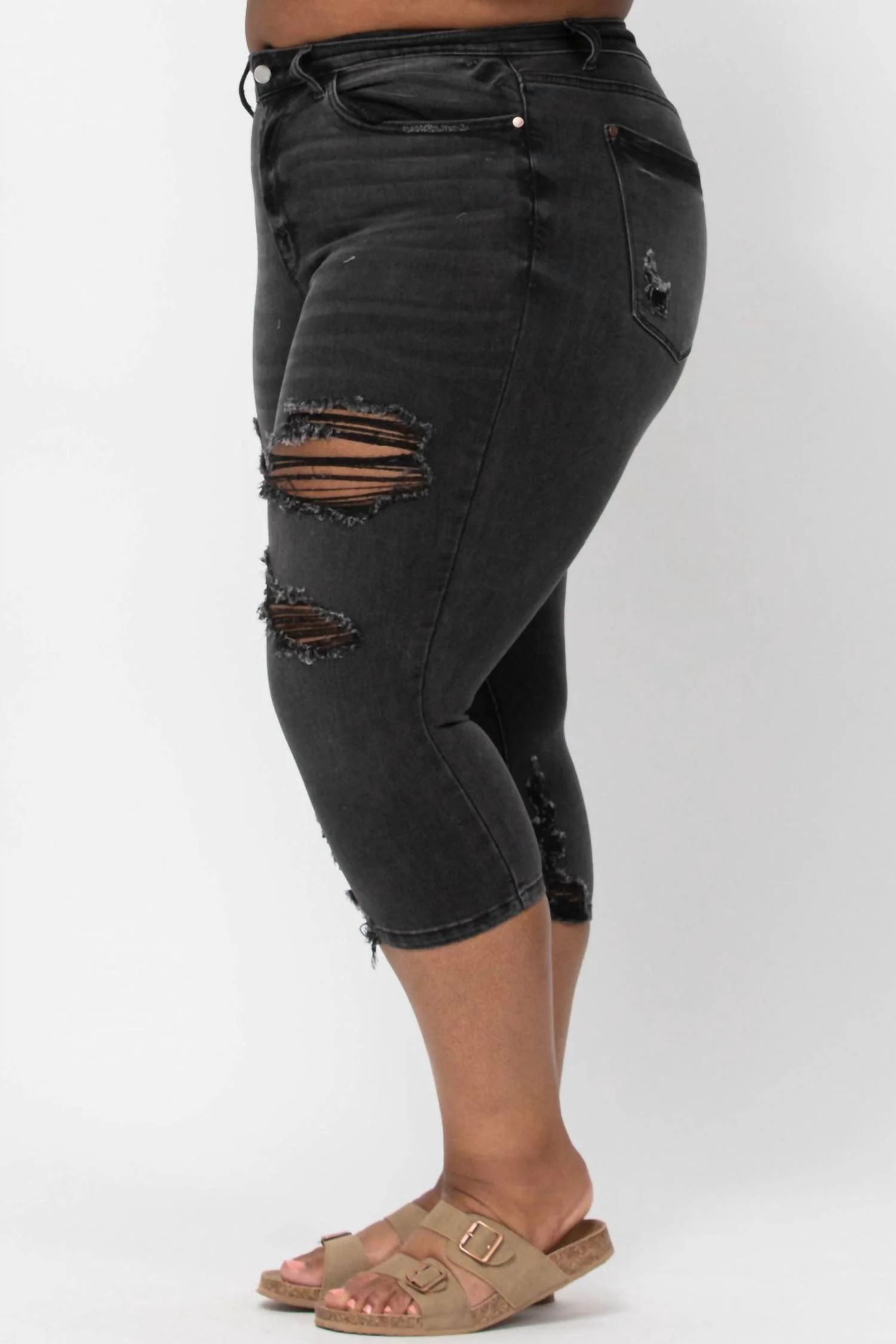 Destroyed Skinny Capri In Black