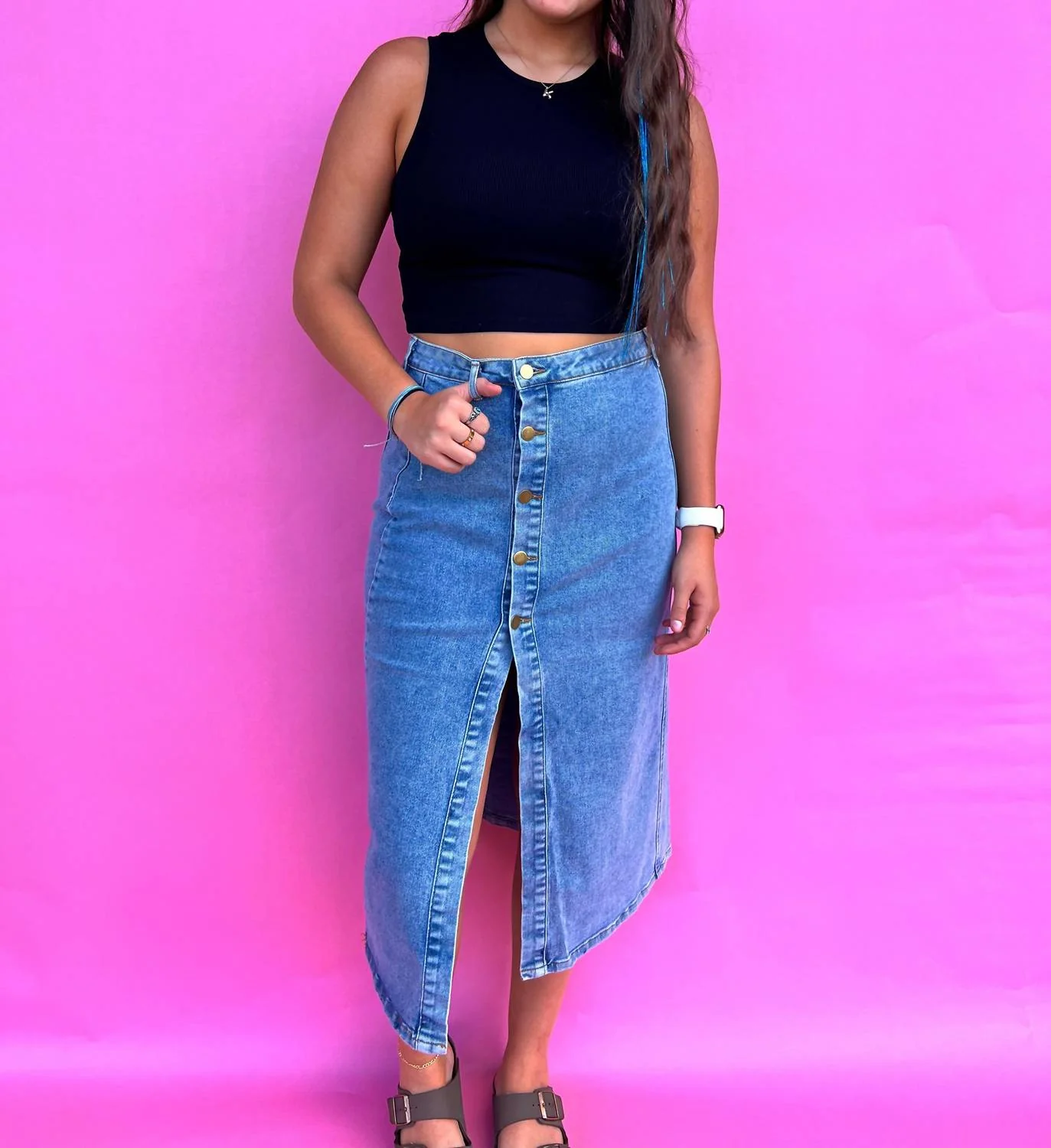 Asher Mid Rise Stretch Midi Denim Skirt In Medium Wash