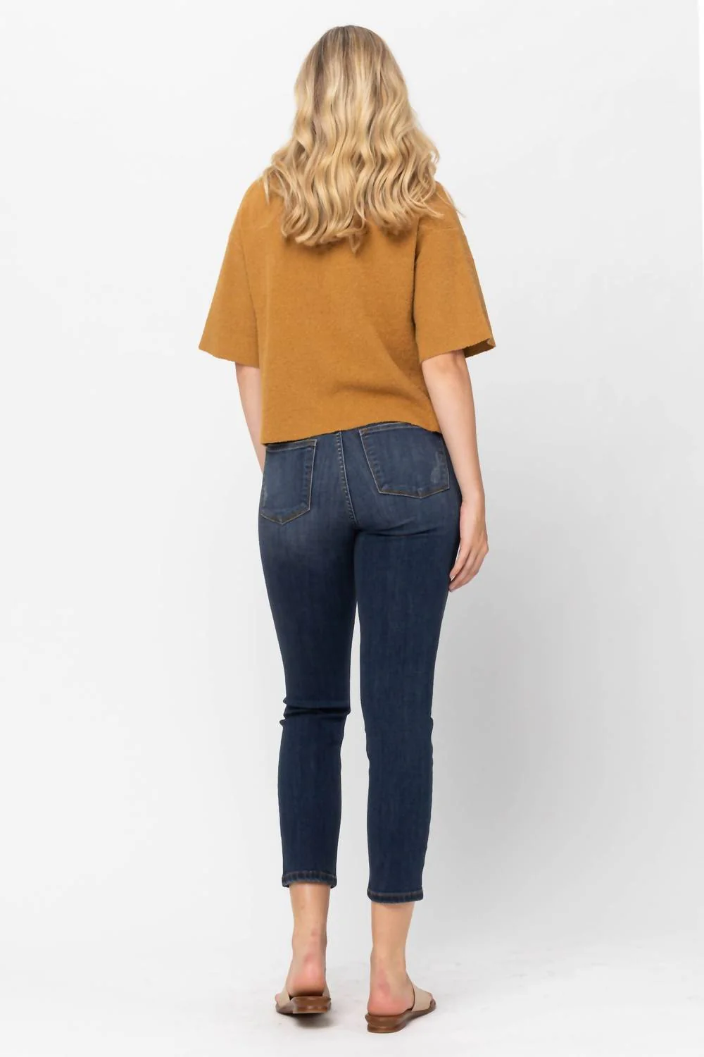 Mid-Rise Relaxed Fit Jean In Denim Wash