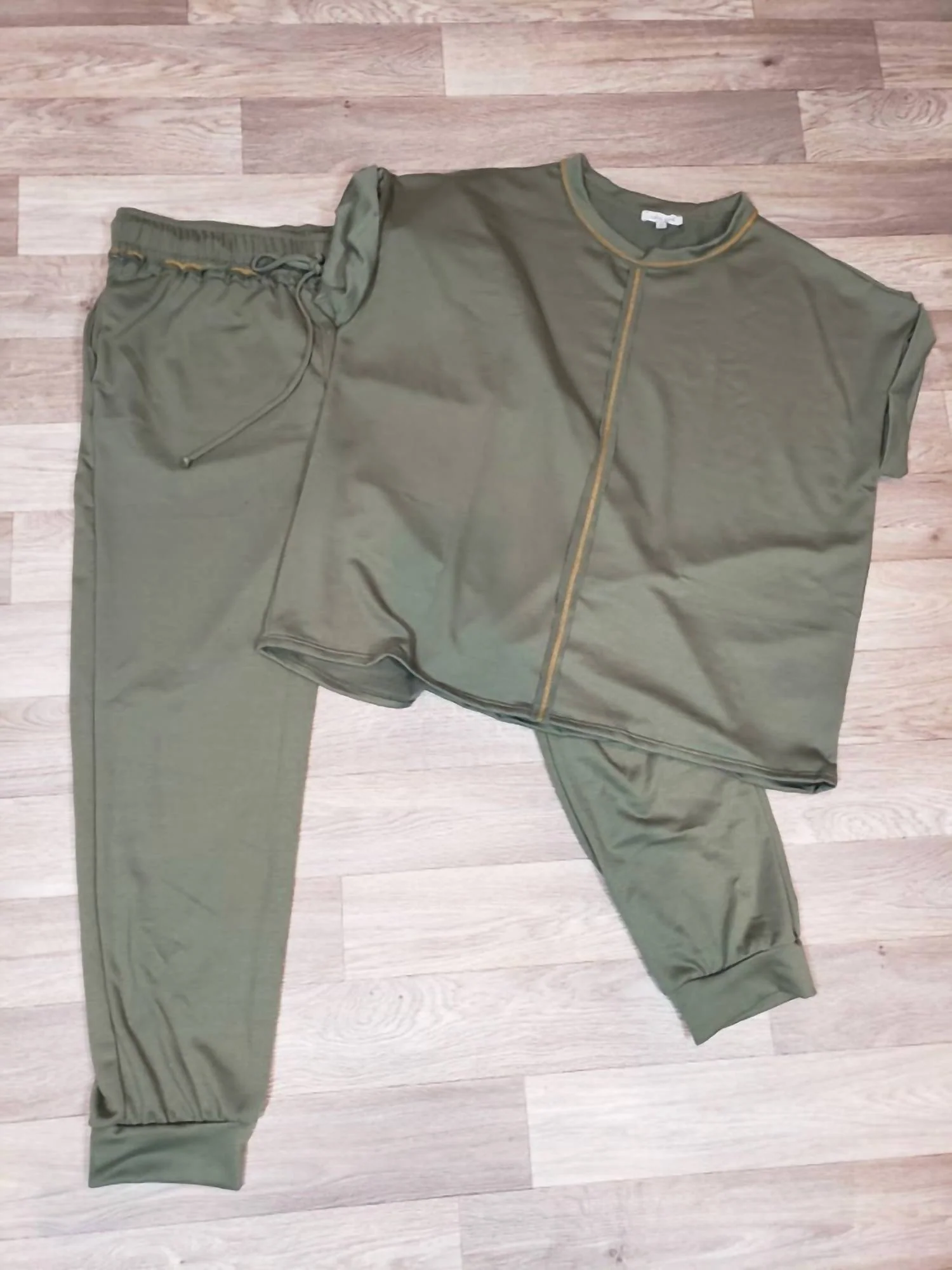 Women's You Lounge Set In Olive