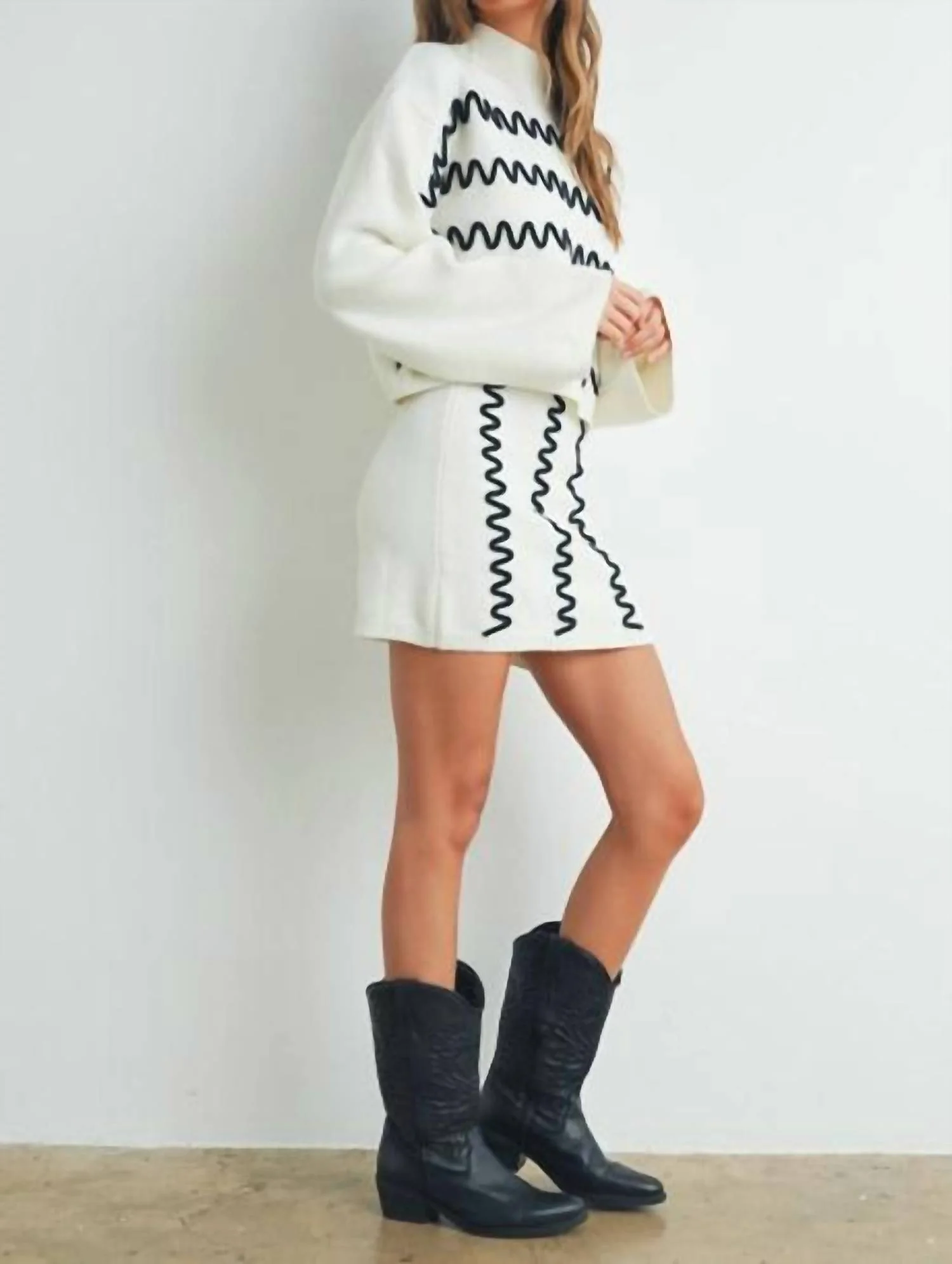 Wavy Stripe Mini Skirt In Cream