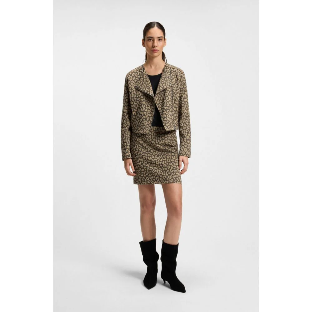 Mini skirt in leopard jacquard