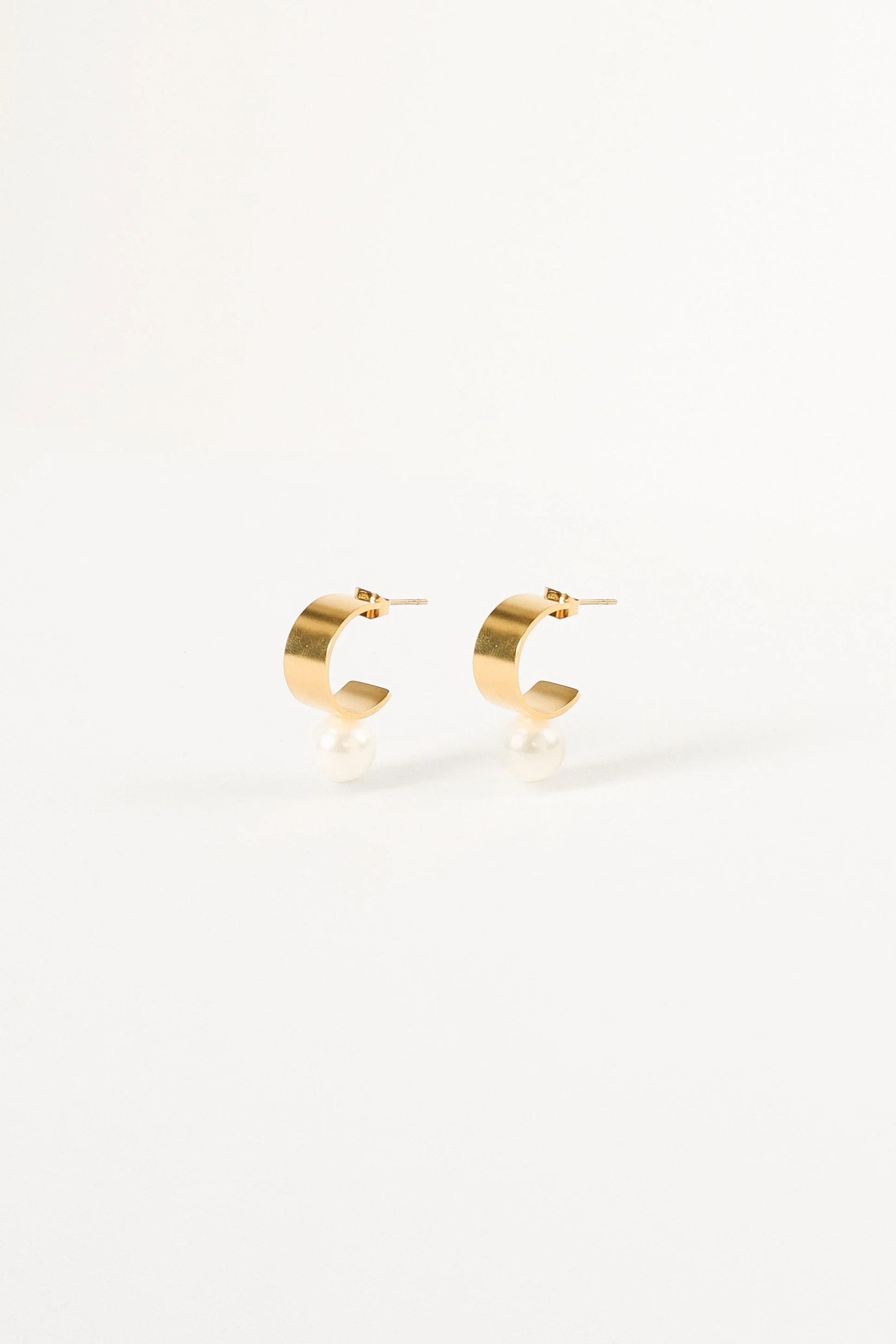 Callie Pearl Hoop Earrings - Gold
