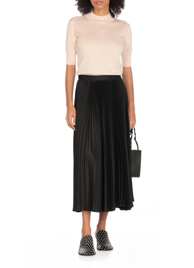 Flowing Black Pleated Skirt With Side Zip