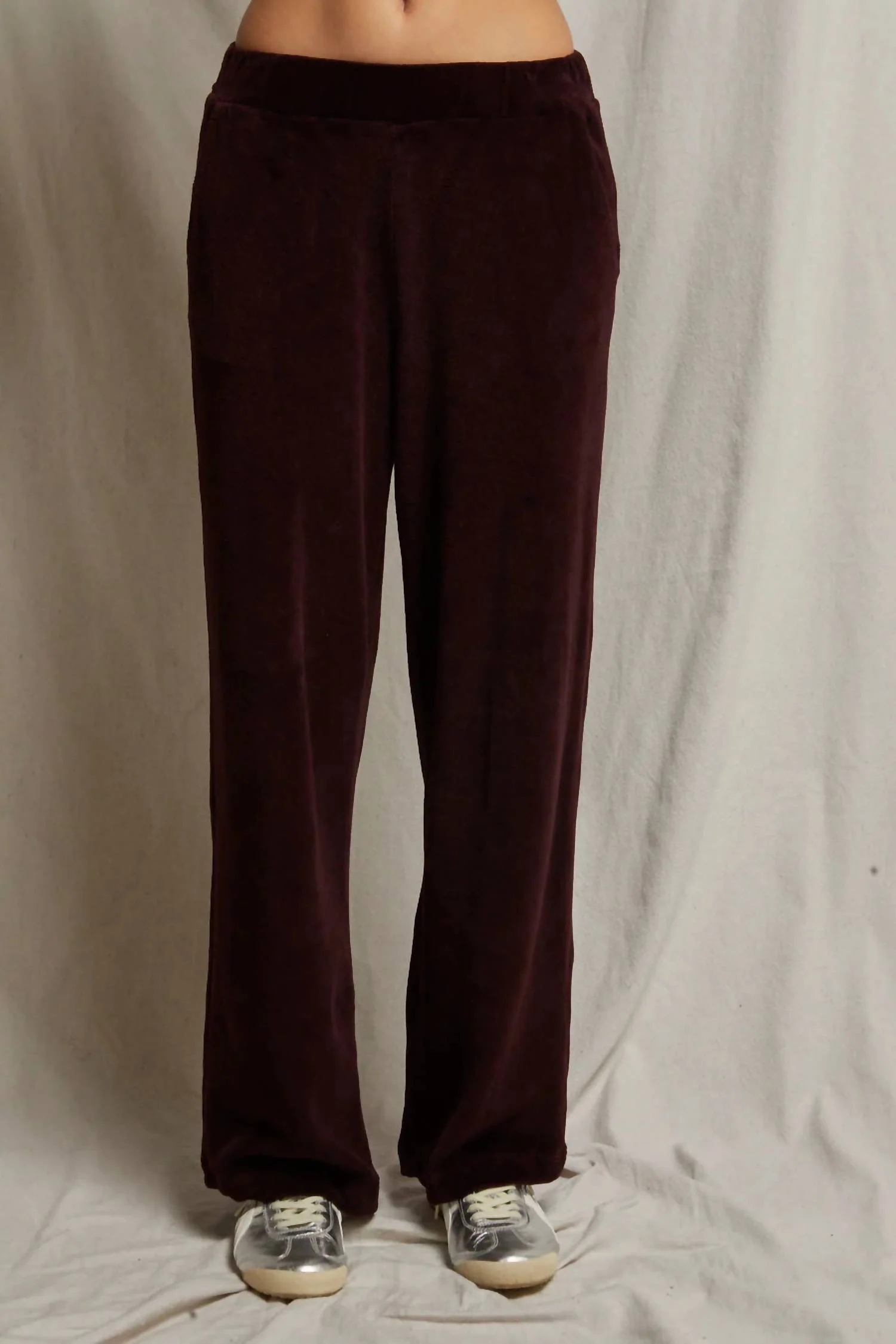 Holly Velour Wide Leg Sweat Pant In Blackberry