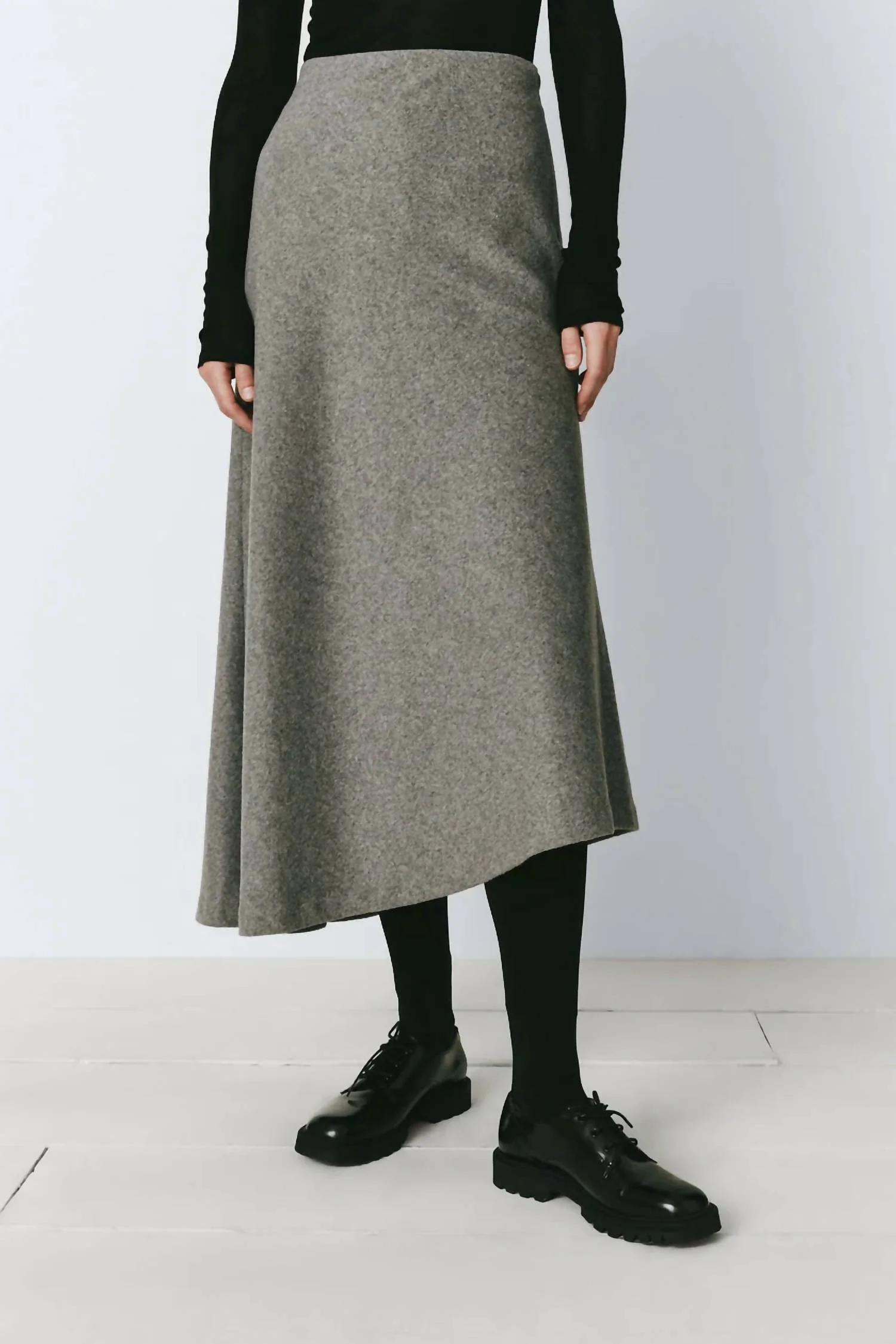 Léonide Asymmetrical Midi Skirt In Grey