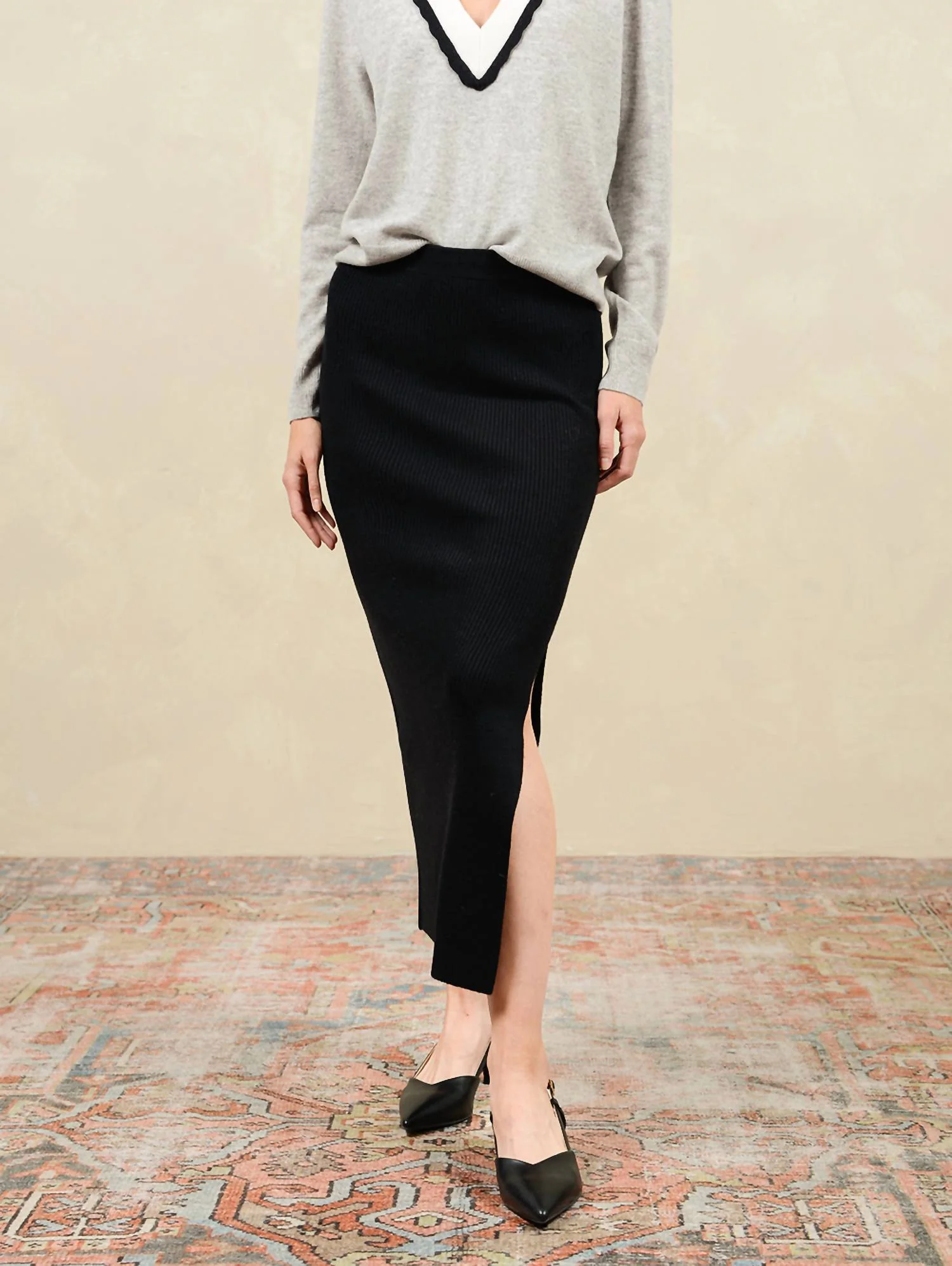 Betsi Cashmere Side Slit Pencil Skirt In Black