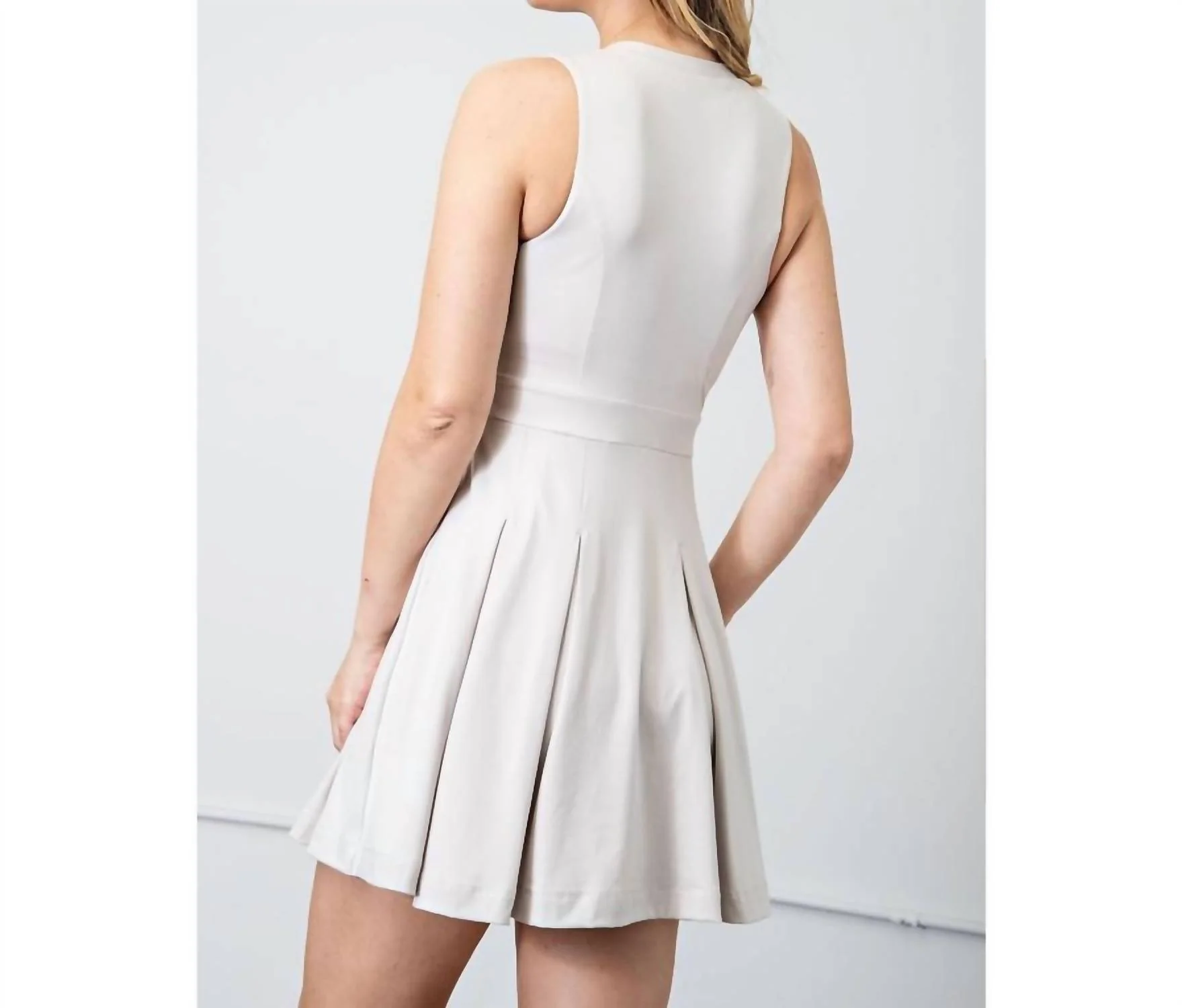 V-Neck Golf Dress With Undershorts In White