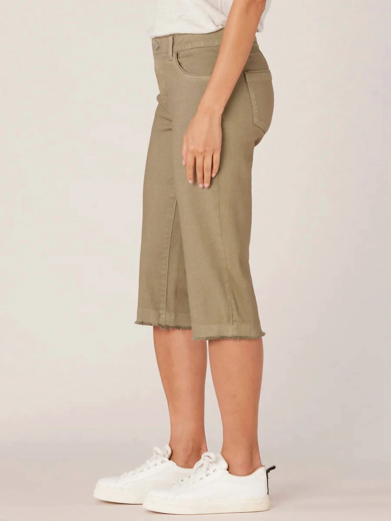 Womens Fray Hem Skimmer Pants In Laurel Oak