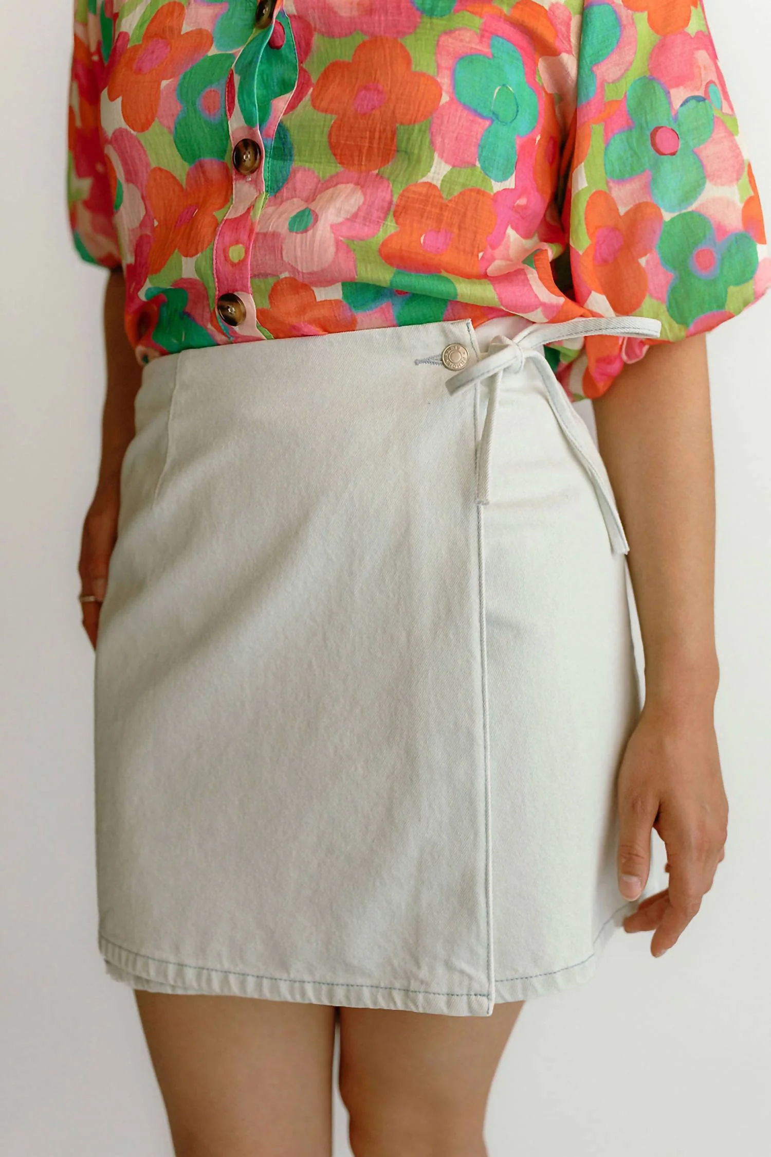 Cassandra Bleu Clair Woven Skirt In White