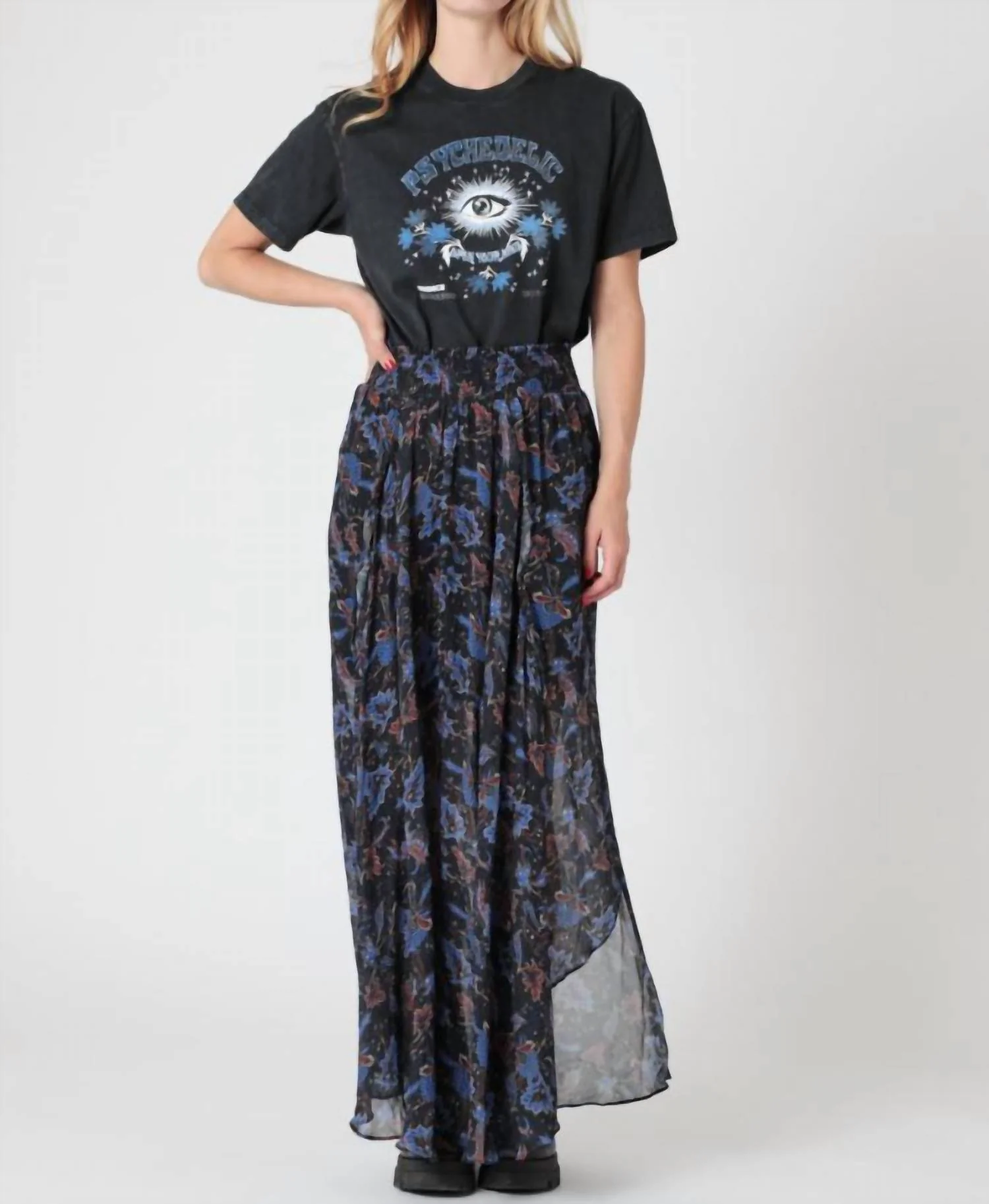 Smocked Cut Long Skirt In Black/blue Floral